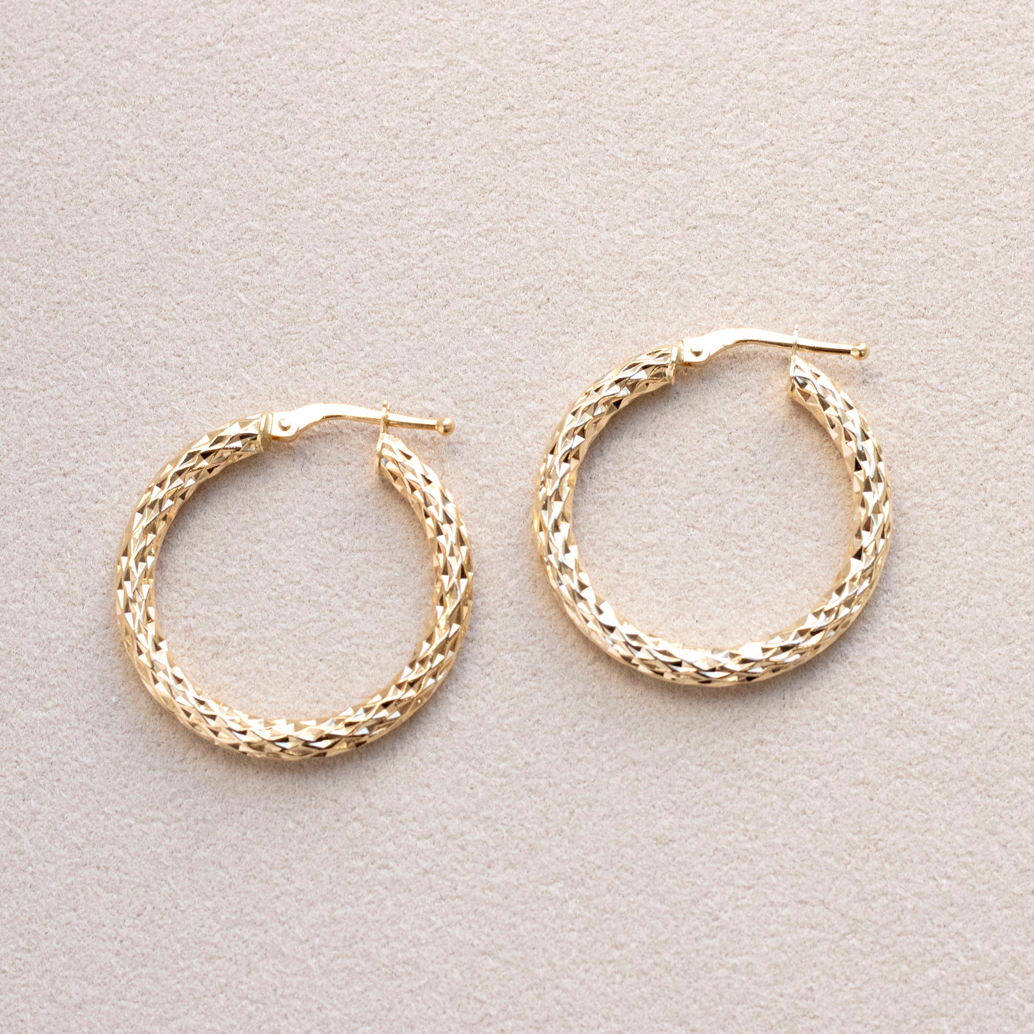 K18ピアス(フープ/イタリア製)《25T10131》