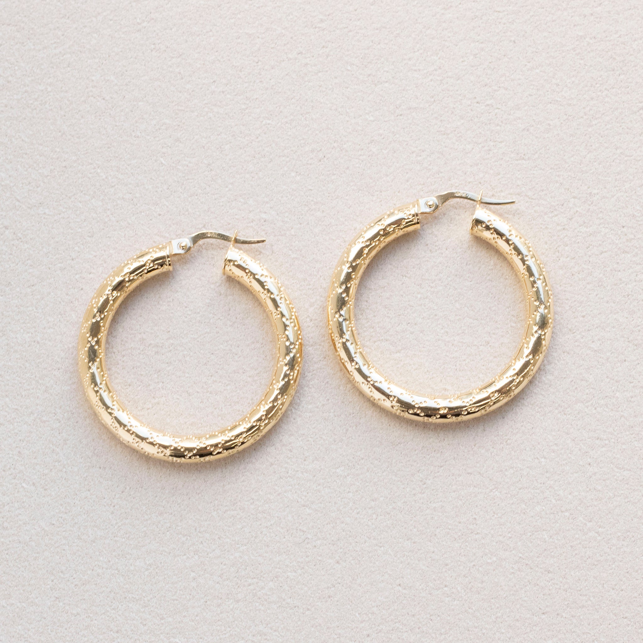 K18ピアス(フープ/イタリア製)《25T10132》