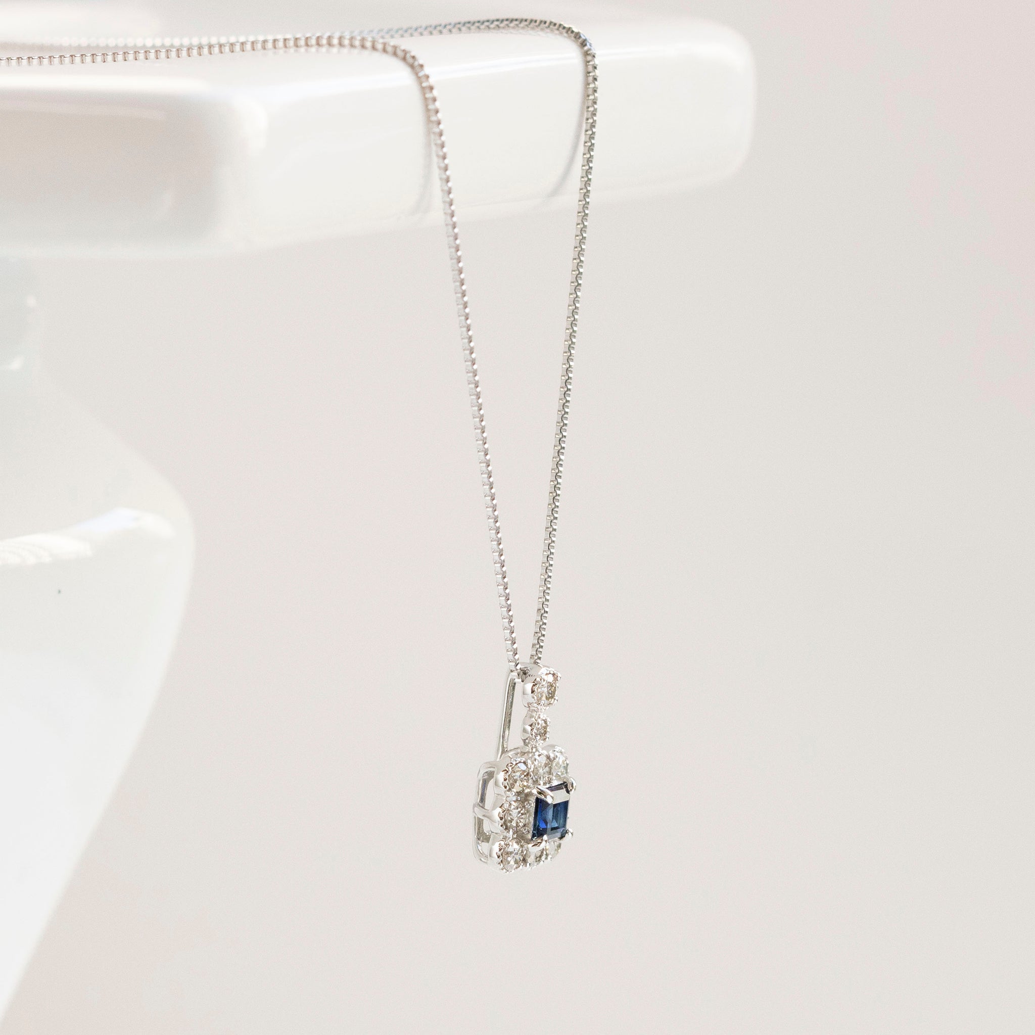 【限定1点】サファイア/ダイヤモンド プラチナネックレス(スクエアカット/9月誕生石)《25T10140》