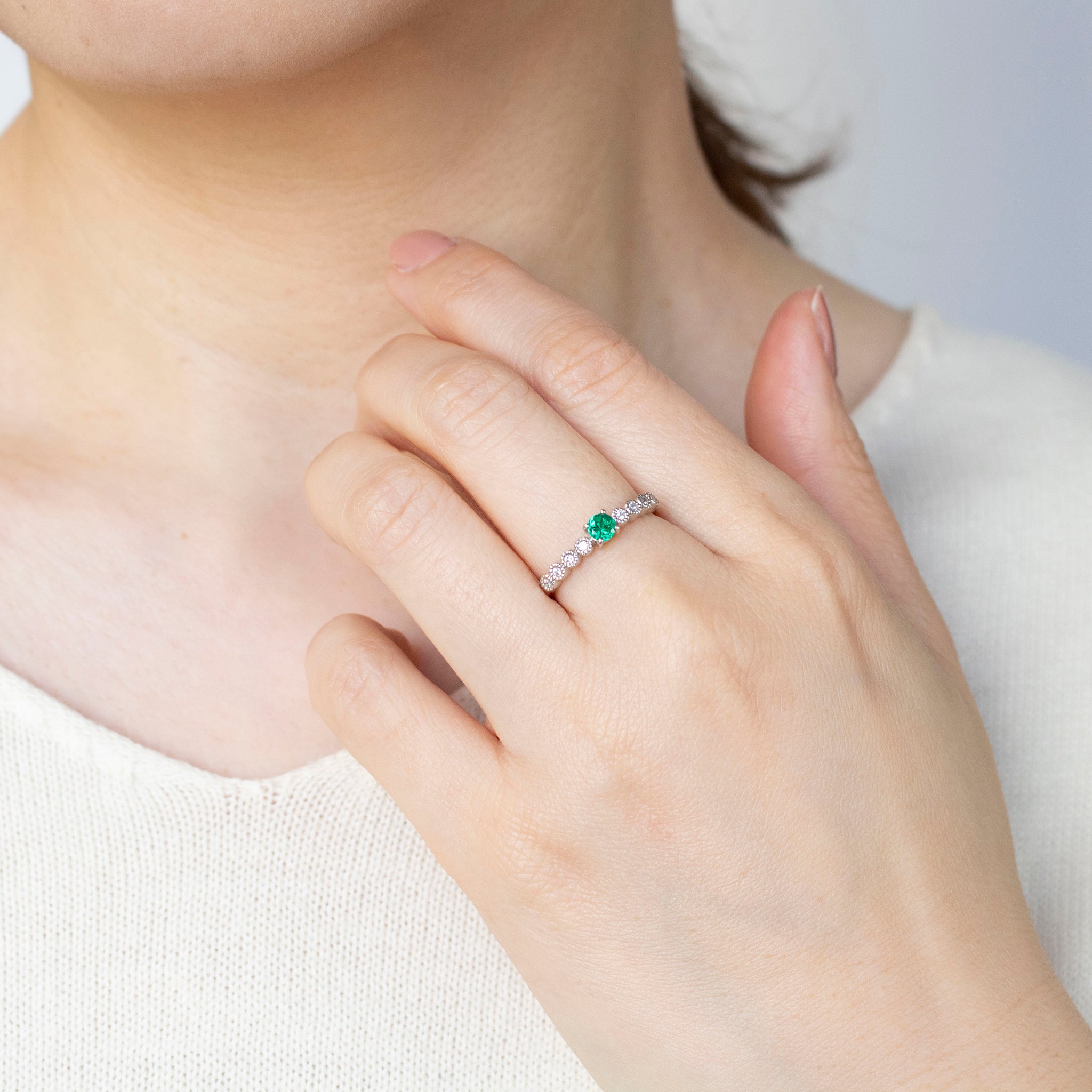 エメラルド/ダイヤモンド プラチナリング(ミル打ち風/5月誕生石)《25T10146》