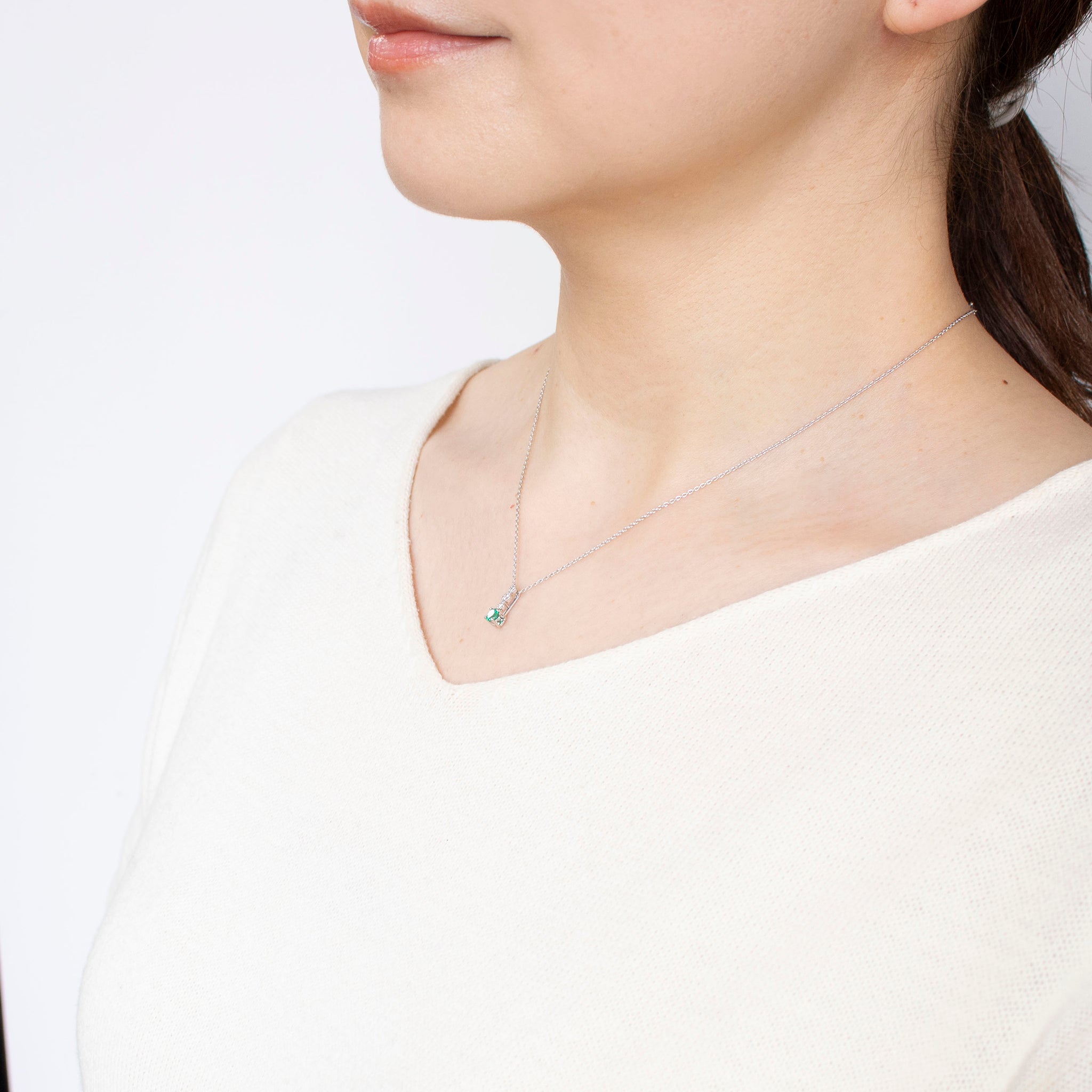 エメラルド/ダイヤモンド プラチナネックレス(ミル打ち風/5月誕生石)《25T10147》