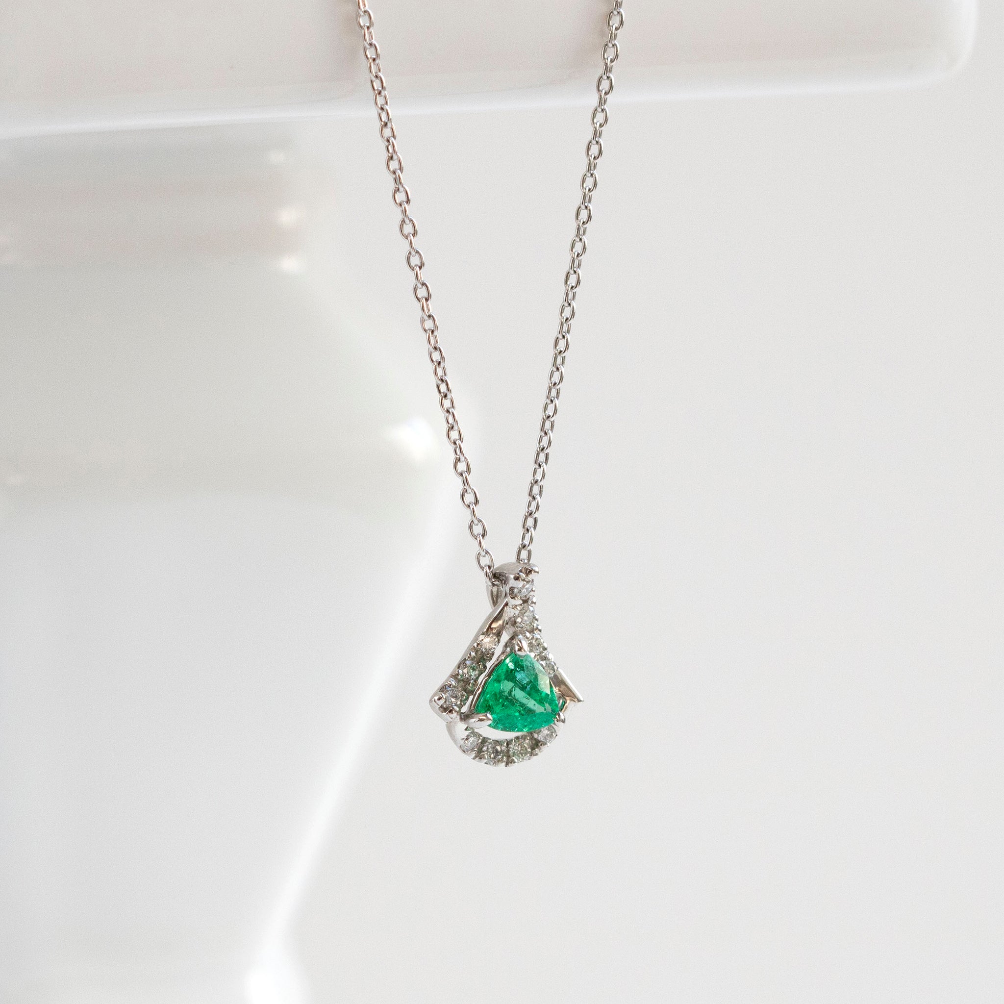 エメラルド/ダイヤモンド プラチナネックレス(5月誕生石)《25T10149》