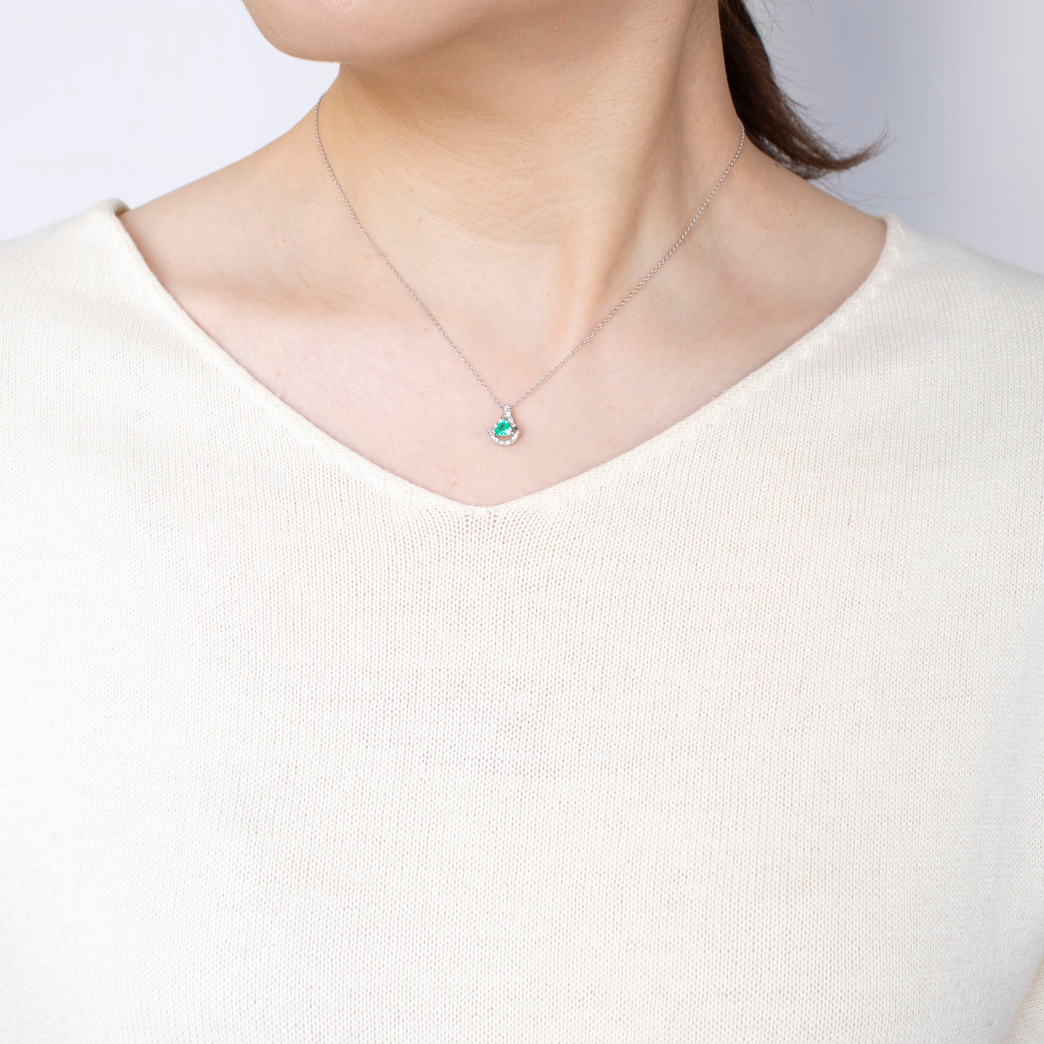 エメラルド/ダイヤモンド プラチナネックレス(5月誕生石)《25T10149》