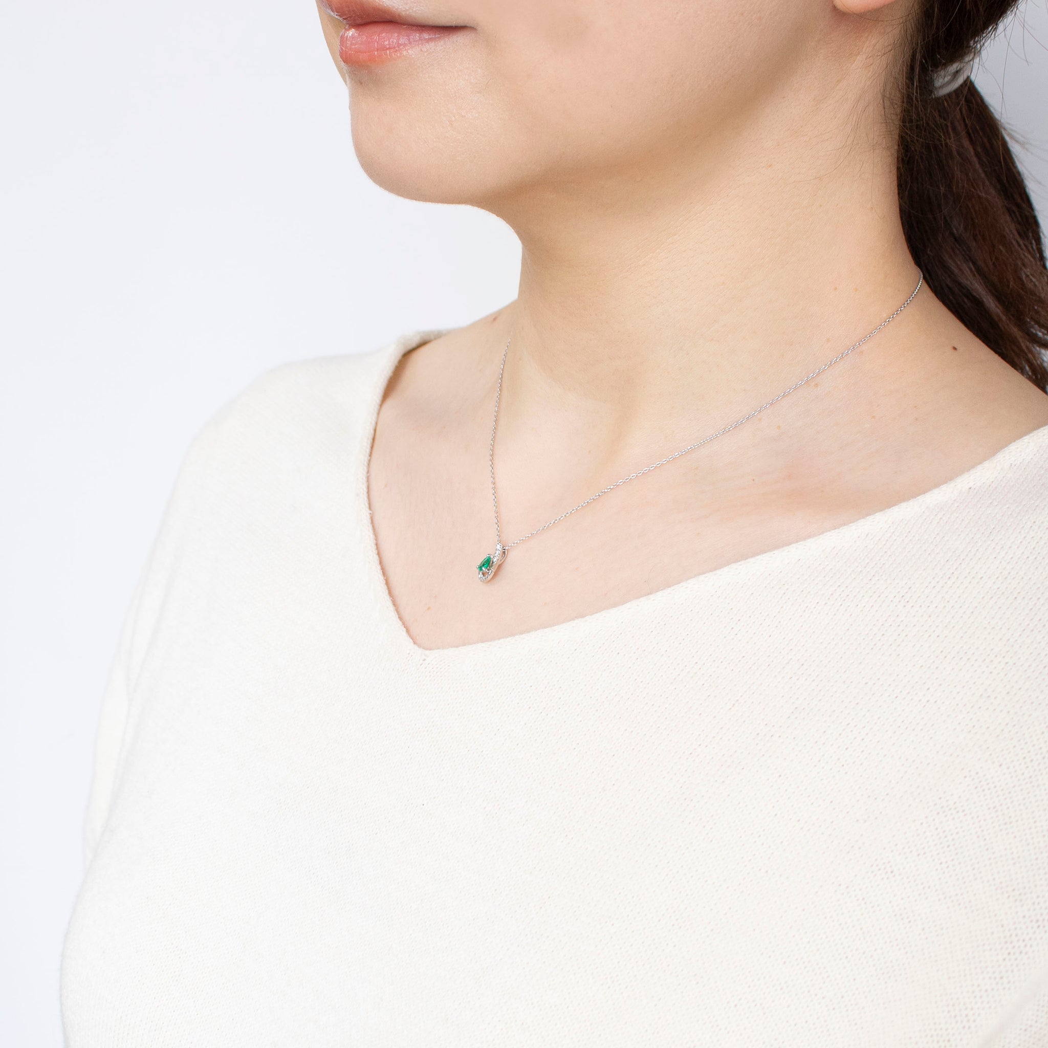 エメラルド/ダイヤモンド プラチナネックレス(5月誕生石)《25T10149》
