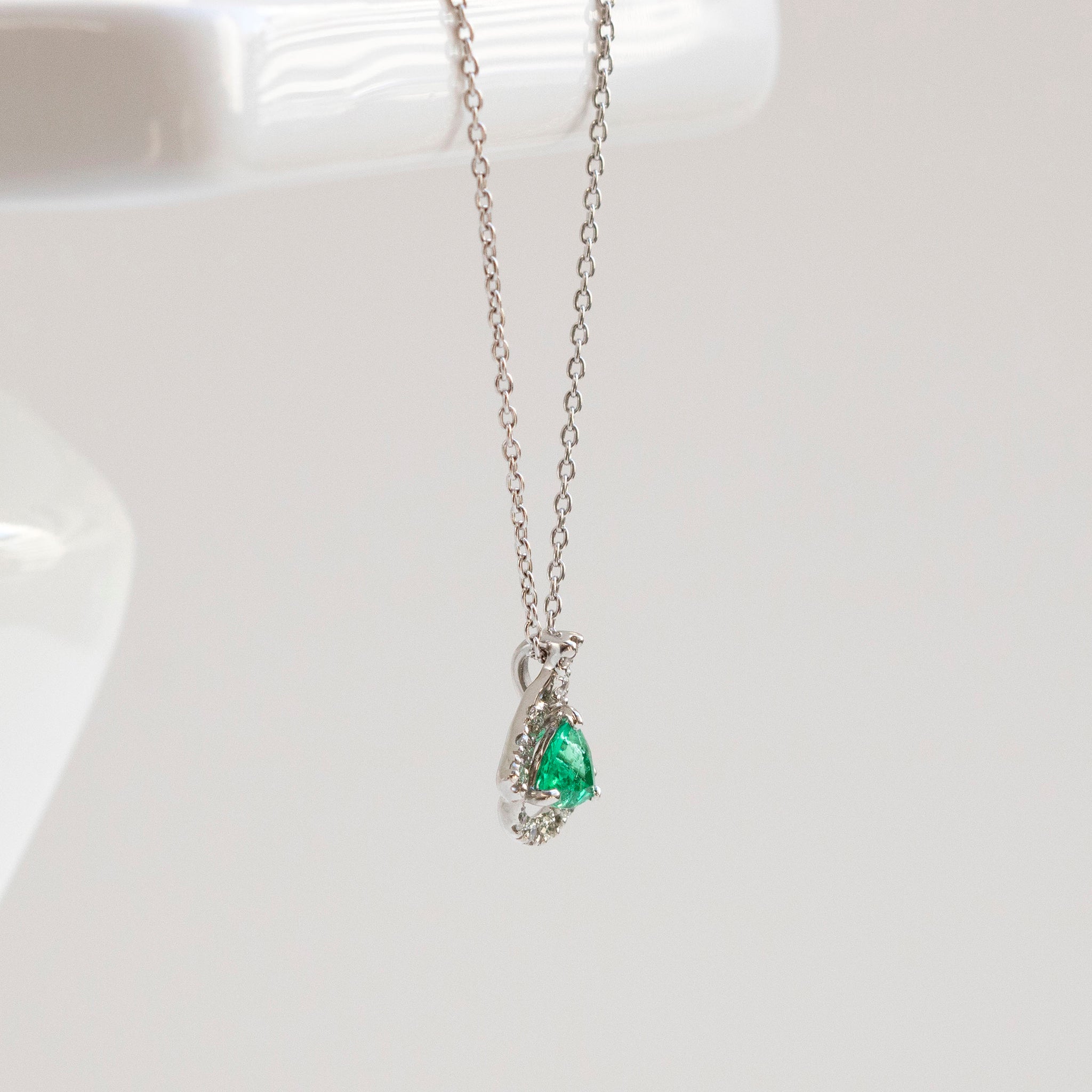 エメラルド/ダイヤモンド プラチナネックレス(5月誕生石)《25T10149》