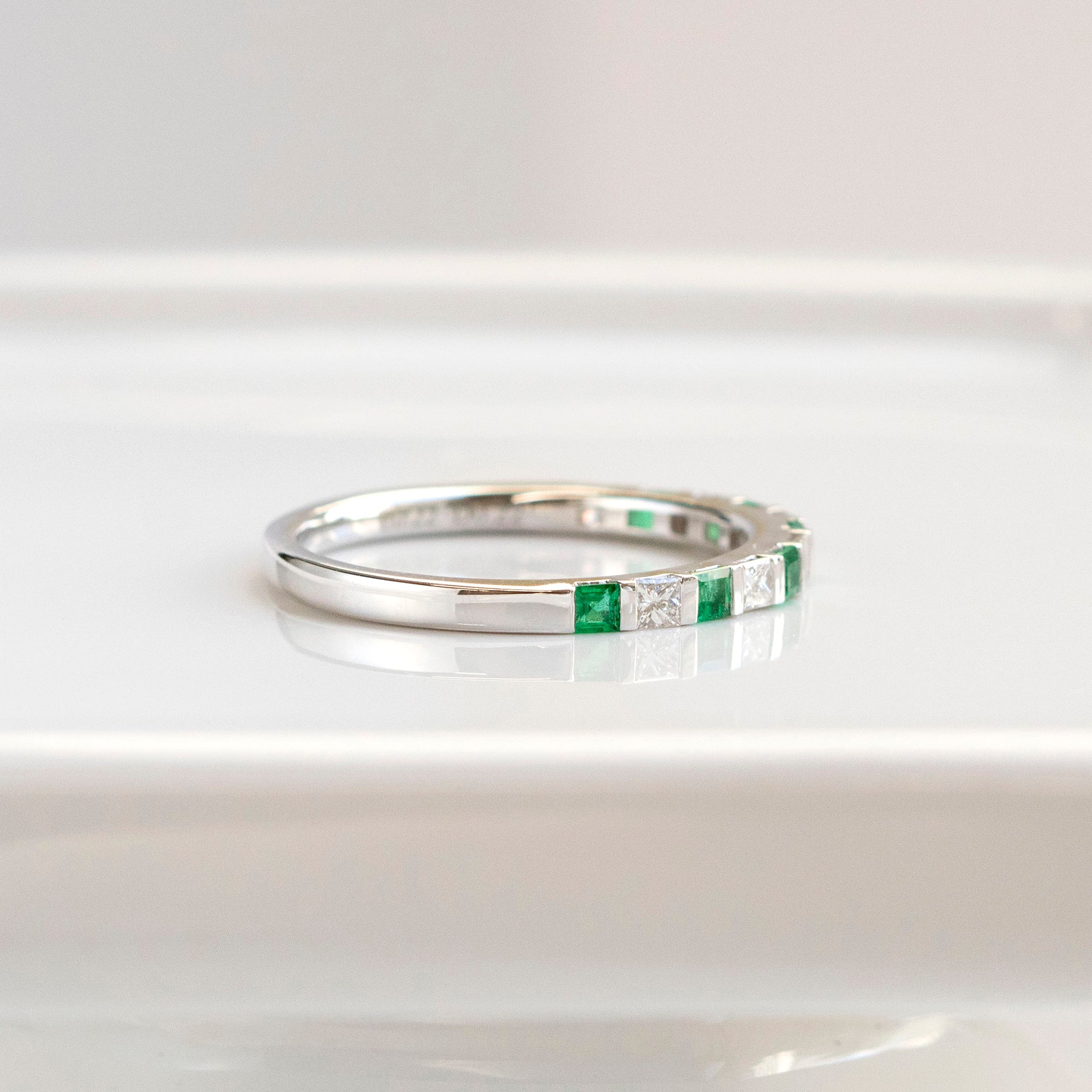 エメラルド/ダイヤモンド K18リング(プリンセスカット/5月誕生石)《25T10150》