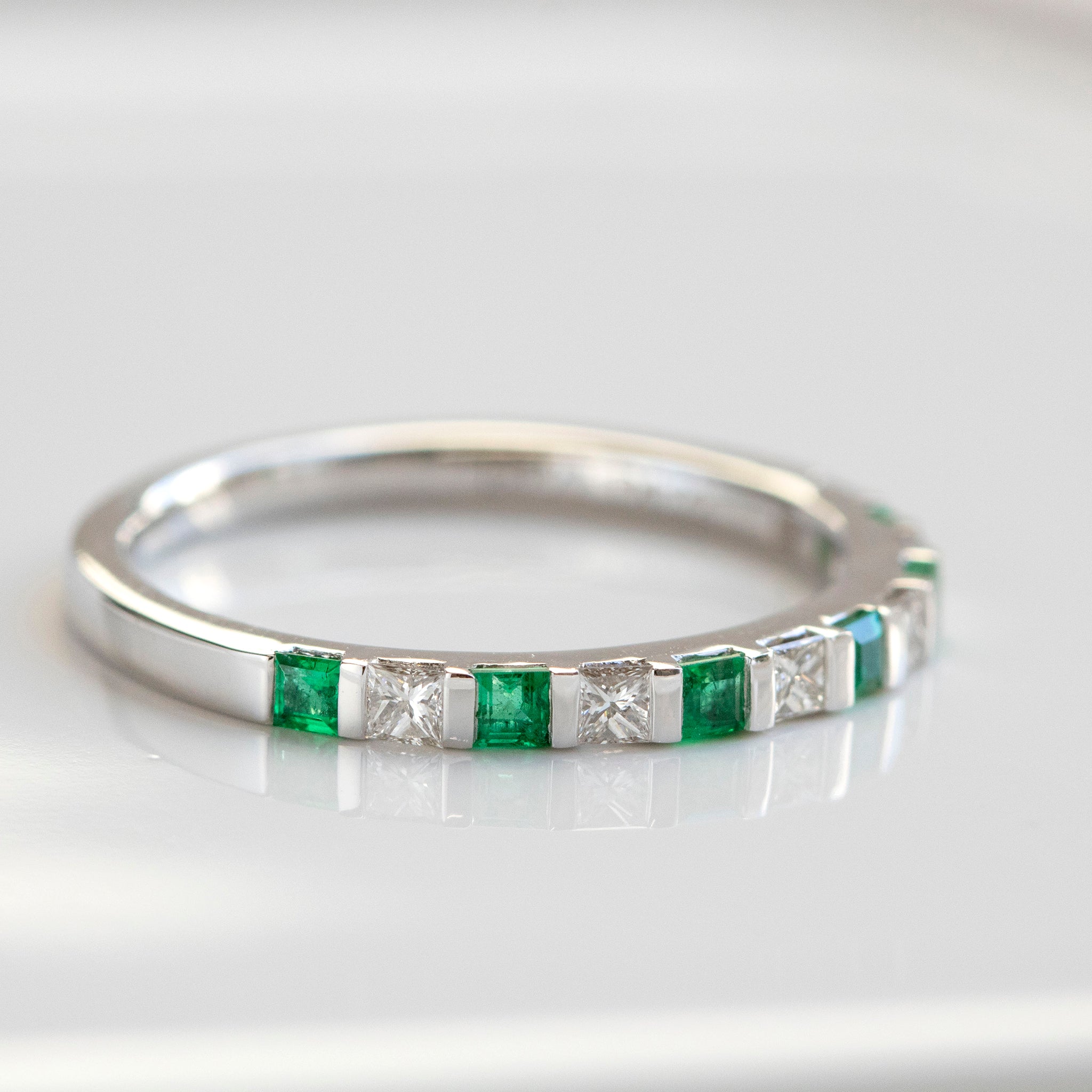 エメラルド/ダイヤモンド K18リング(プリンセスカット/5月誕生石)《25T10150》