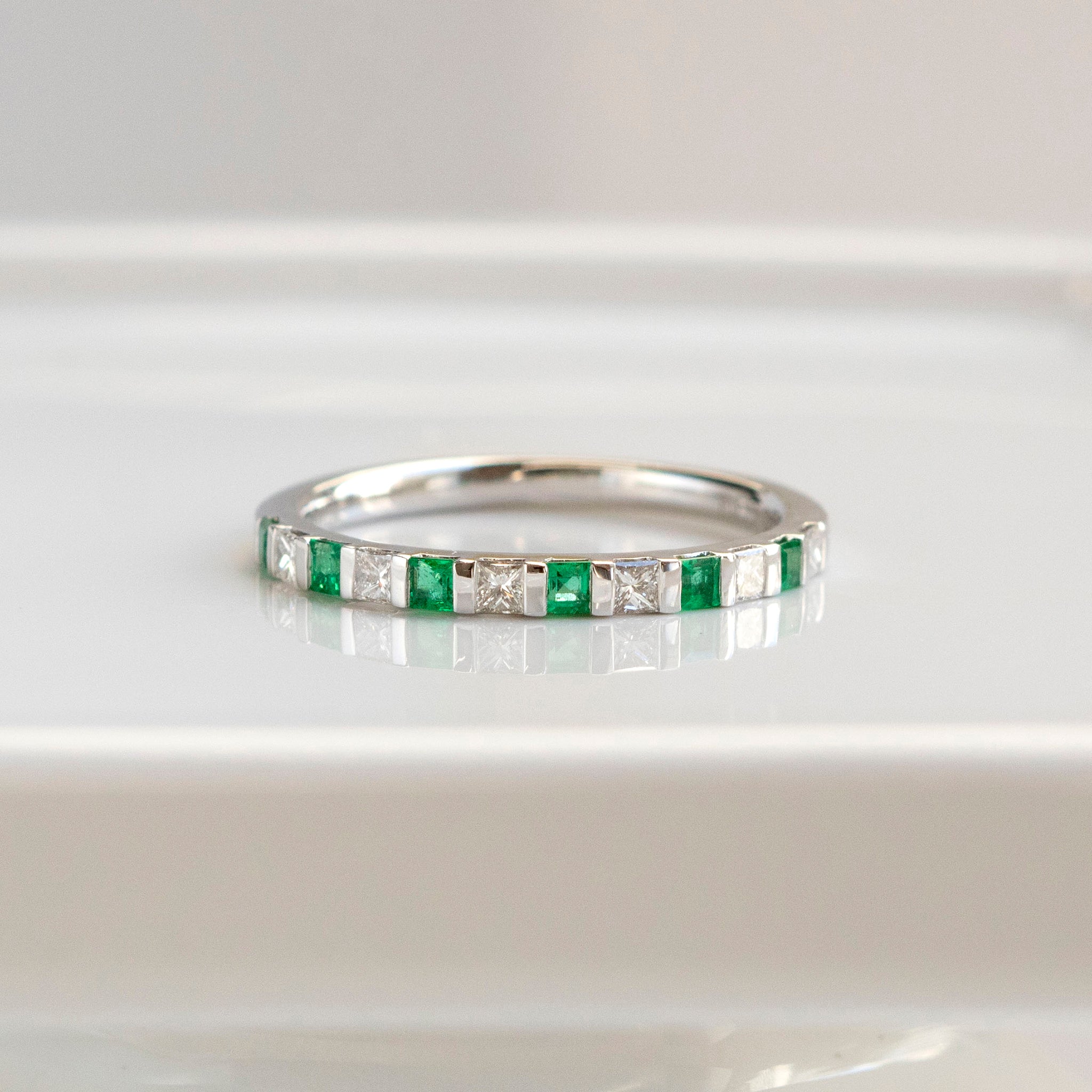 エメラルド/ダイヤモンド K18リング(プリンセスカット/5月誕生石)《25T10150》