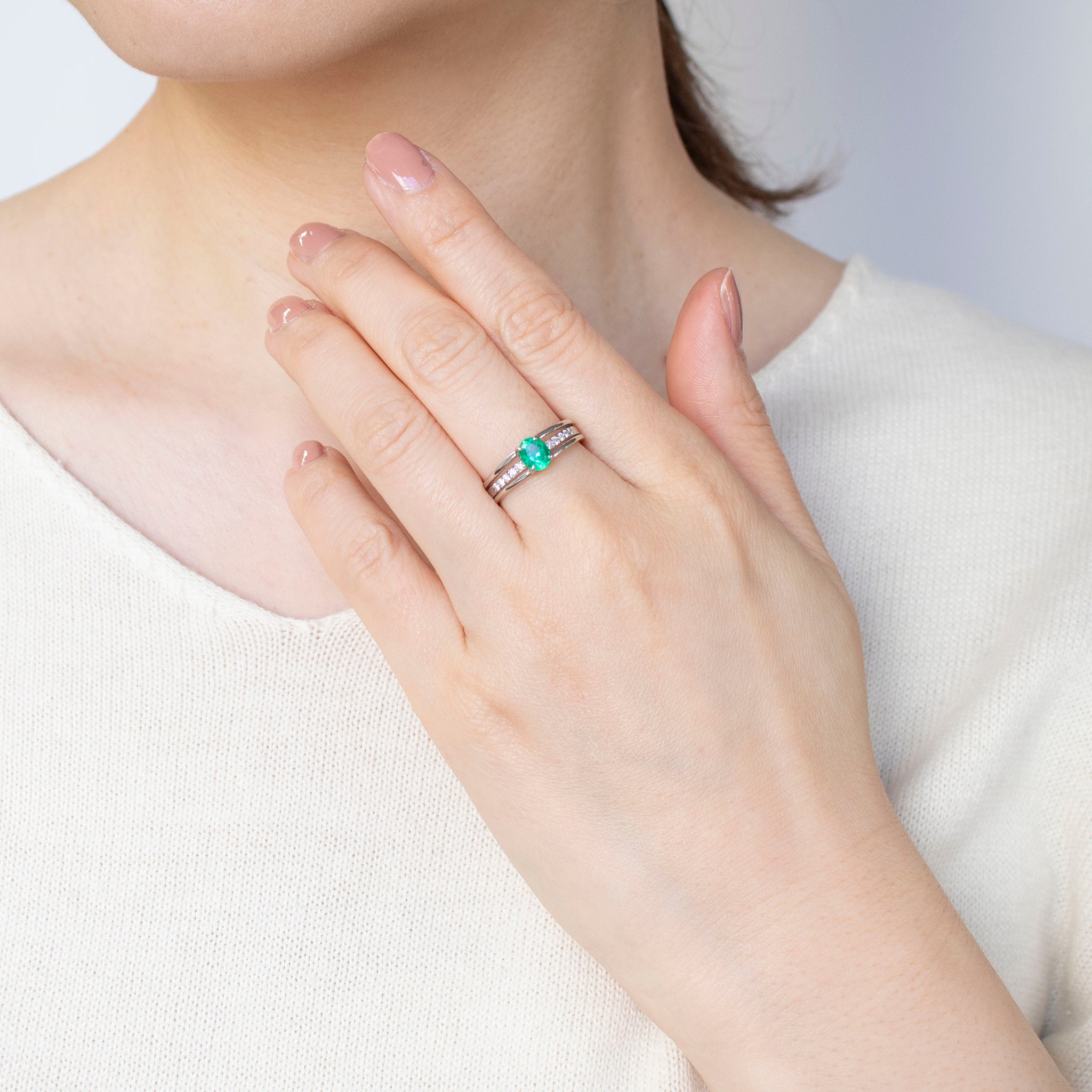 エメラルド/ダイヤモンド プラチナリング(0.57カラット/5月誕生石/鑑別書付)《25T10151》