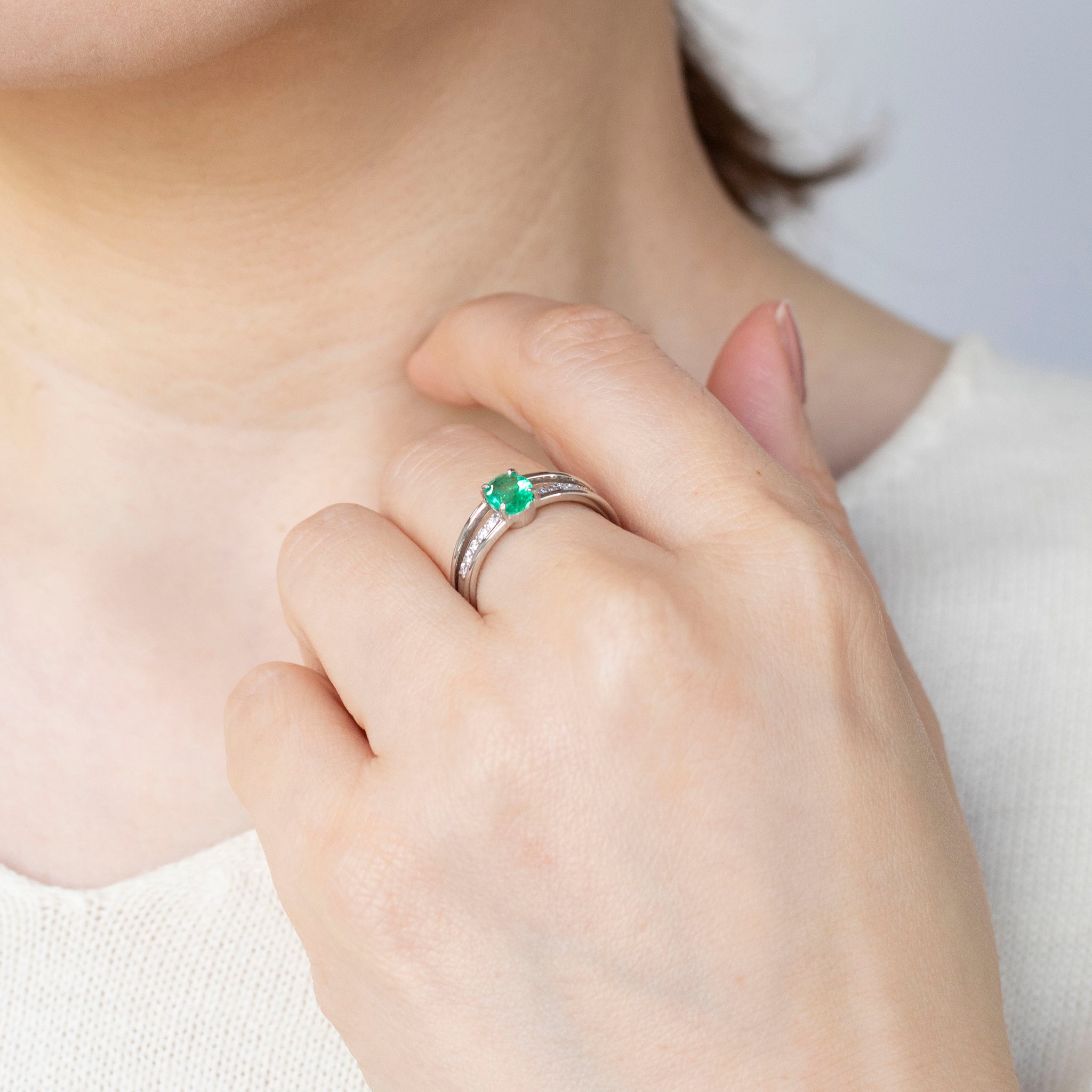 エメラルド/ダイヤモンド プラチナリング(0.57カラット/5月誕生石/鑑別書付)《25T10151》