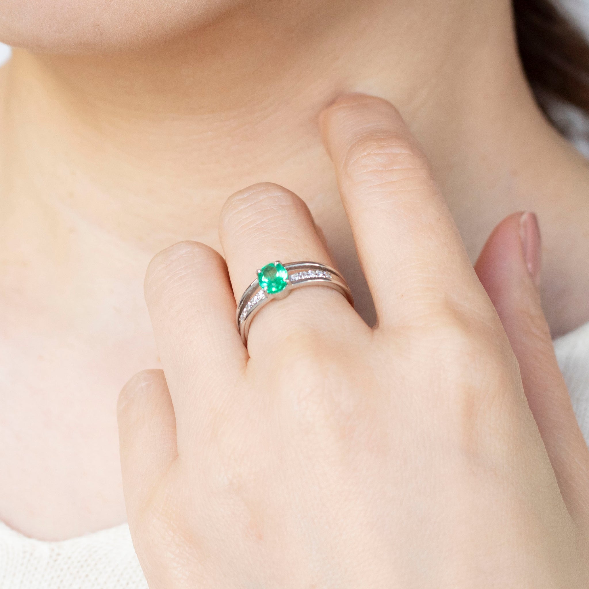 エメラルド/ダイヤモンド プラチナリング(0.57カラット/5月誕生石/鑑別書付)《25T10151》