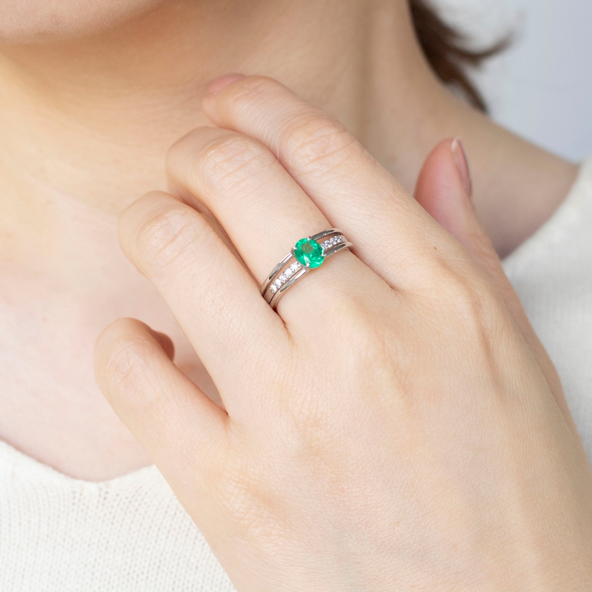 エメラルド/ダイヤモンド プラチナリング(0.57カラット/5月誕生石/鑑別書付)《25T10151》