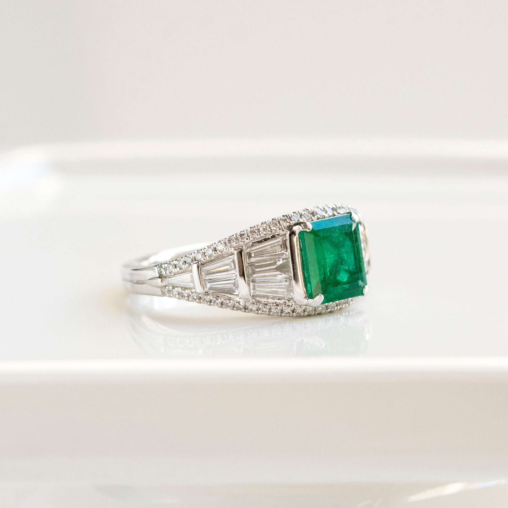 【限定1点】エメラルド/ダイヤモンド プラチナリング(1.16カラット/5月誕生石/鑑別書付)《25T10152》