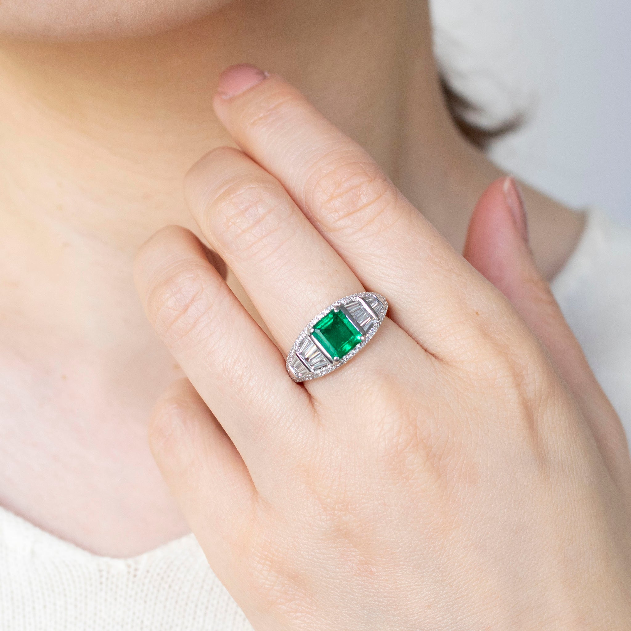 【限定1点】エメラルド/ダイヤモンド プラチナリング(1.16カラット/5月誕生石/鑑別書付)《25T10152》