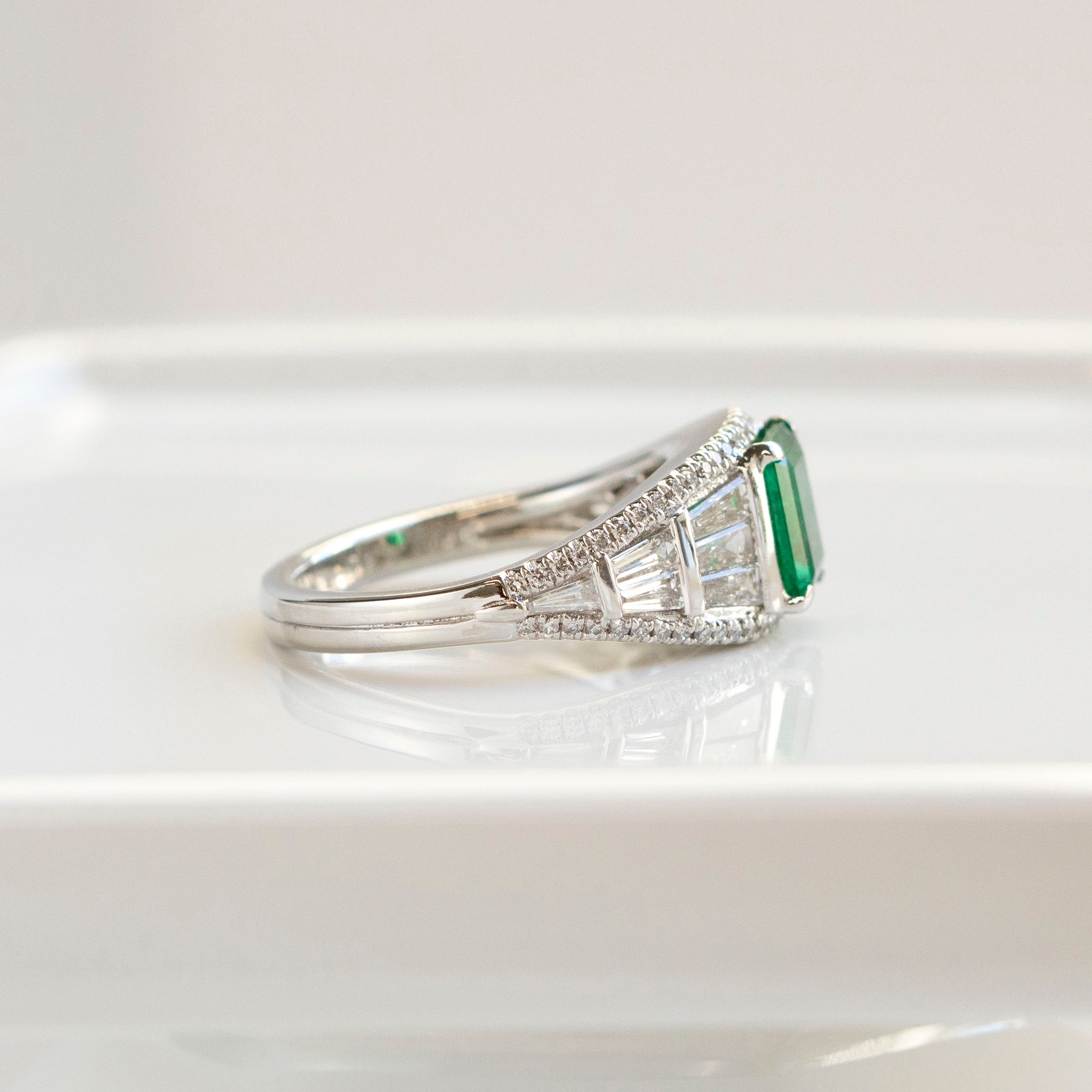 【限定1点】エメラルド/ダイヤモンド プラチナリング(1.16カラット/5月誕生石/鑑別書付)《25T10152》