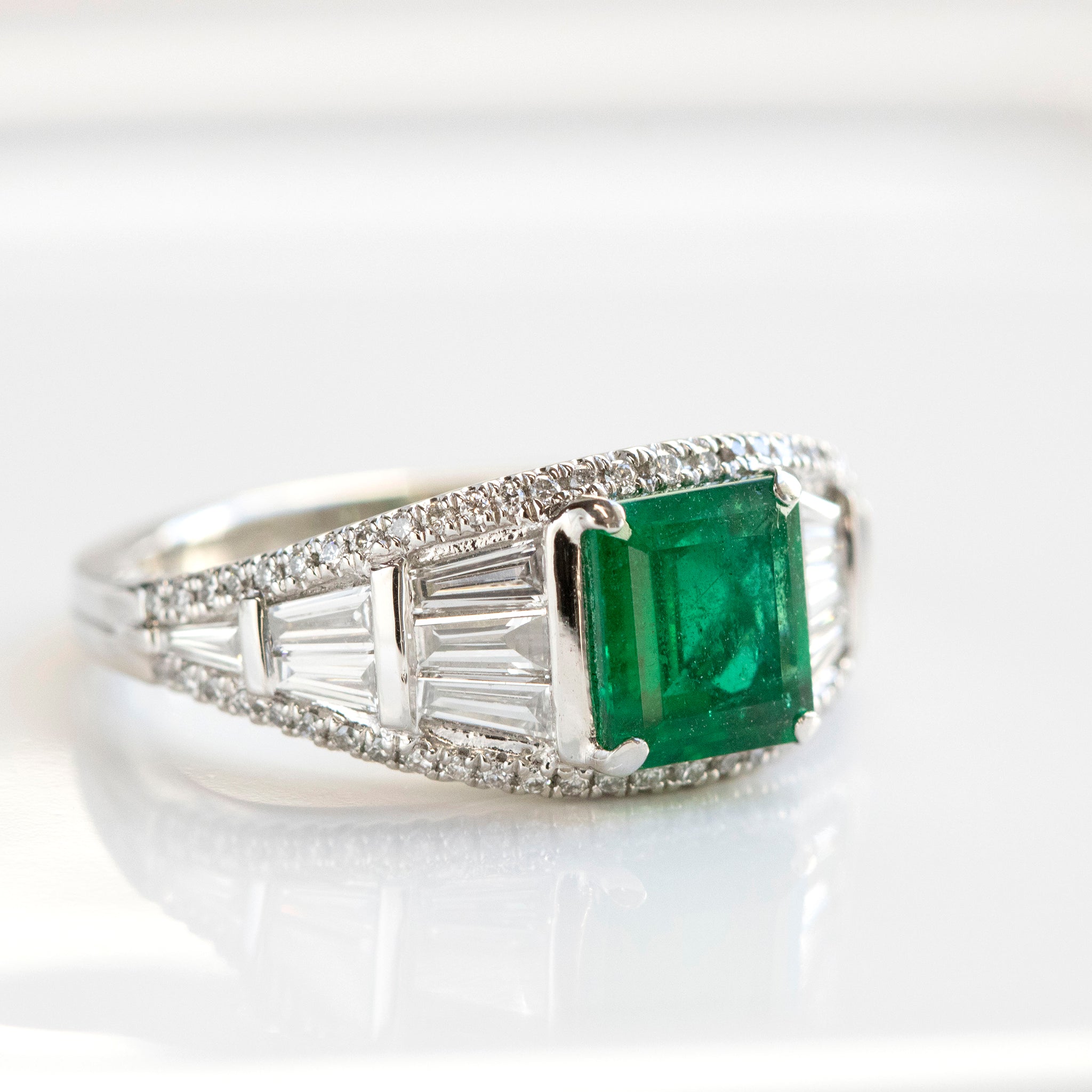【限定1点】エメラルド/ダイヤモンド プラチナリング(1.16カラット/5月誕生石/鑑別書付)《25T10152》