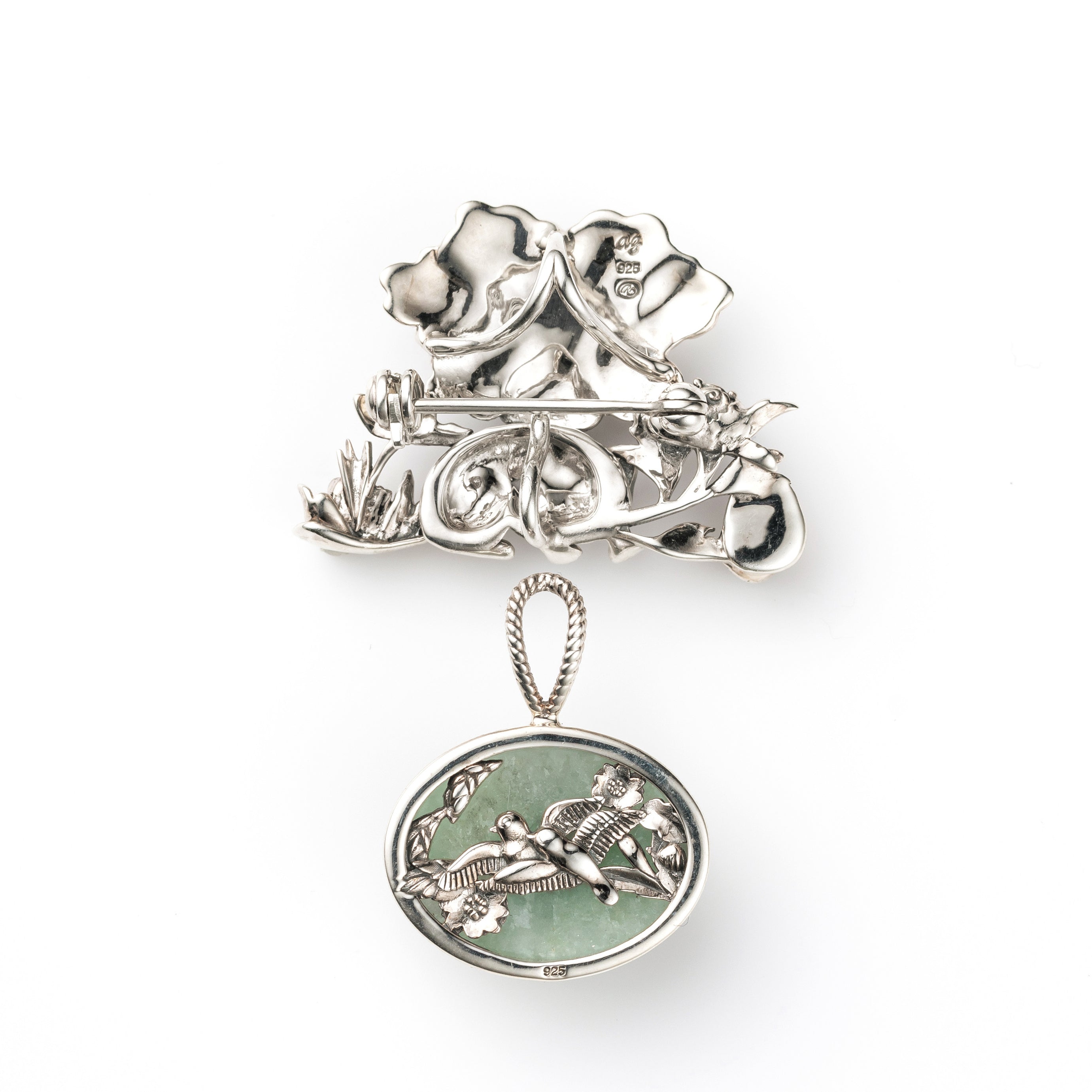 ヒスイ/珊瑚(さんご) シルバーブローチ兼ペンダントトップ(眠り猫モチーフ/5月誕生石)《25T10156》