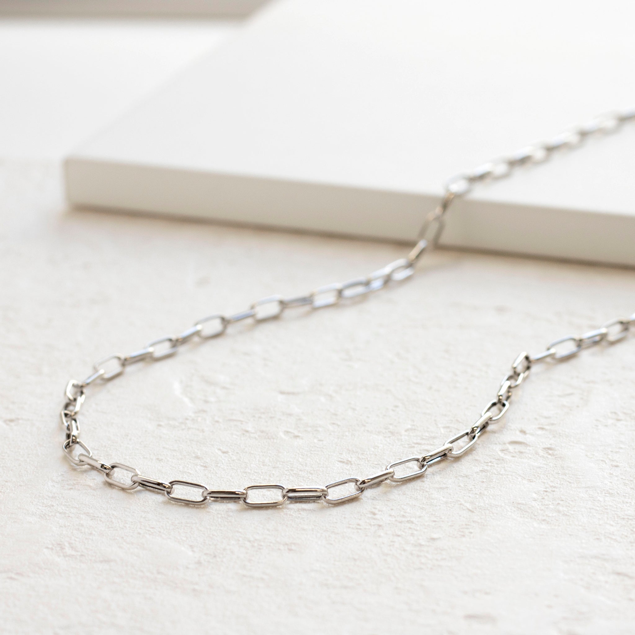 K18ネックレス(ロジウムメッキ/イタリア製)《25T10162》