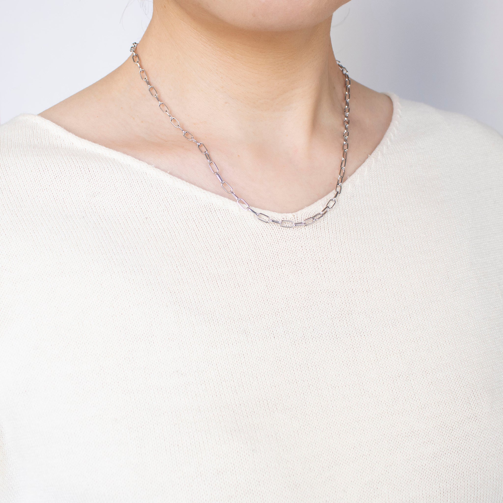 K18ネックレス(ロジウムメッキ/イタリア製)《25T10162》