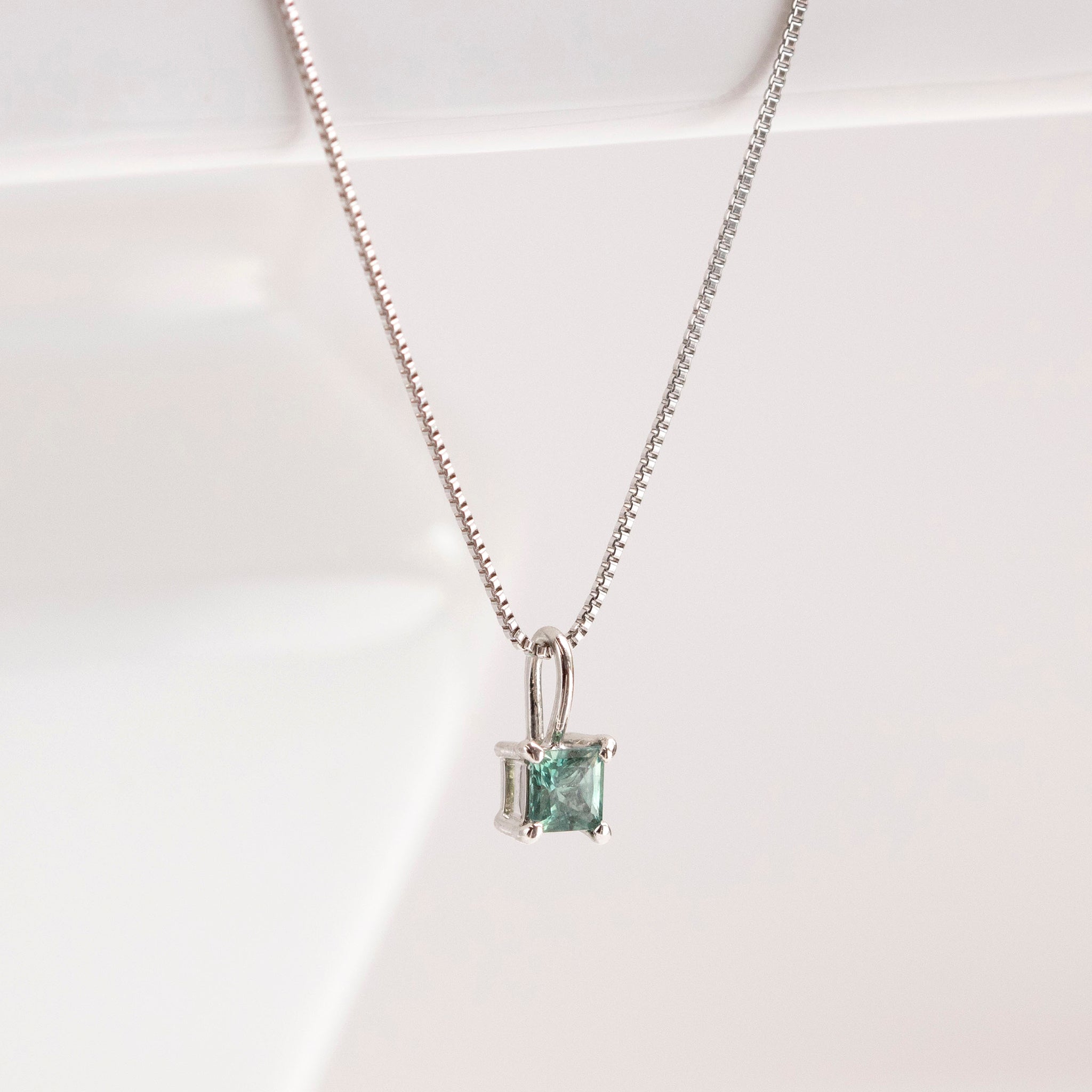 【限定1点】アレキンサンドライト プラチナネックレス(スクエアカット/6月誕生石)《25T10168》