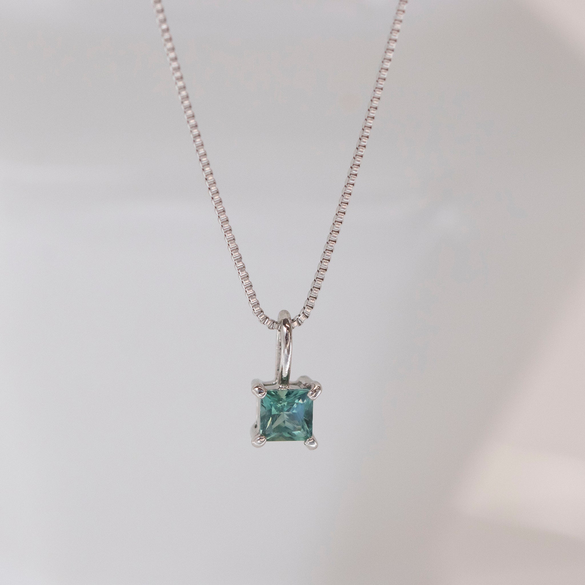 【限定1点】アレキンサンドライト プラチナネックレス(スクエアカット/6月誕生石)《25T10168》