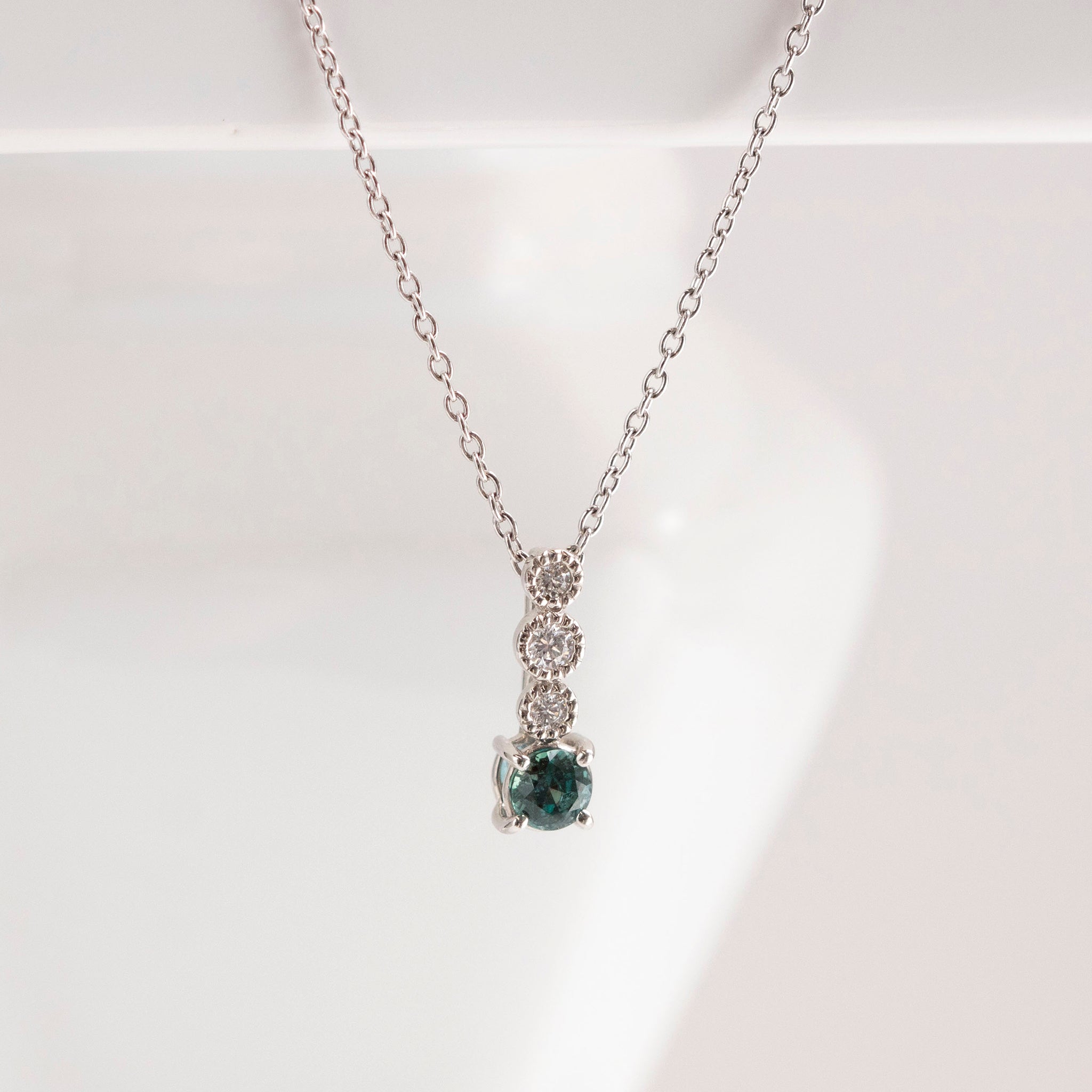 【限定1点】アレキンサンドライト/ダイヤモンド プラチナネックレス(ミル打ち風/6月誕生石/鑑別書付き)《25T10169》