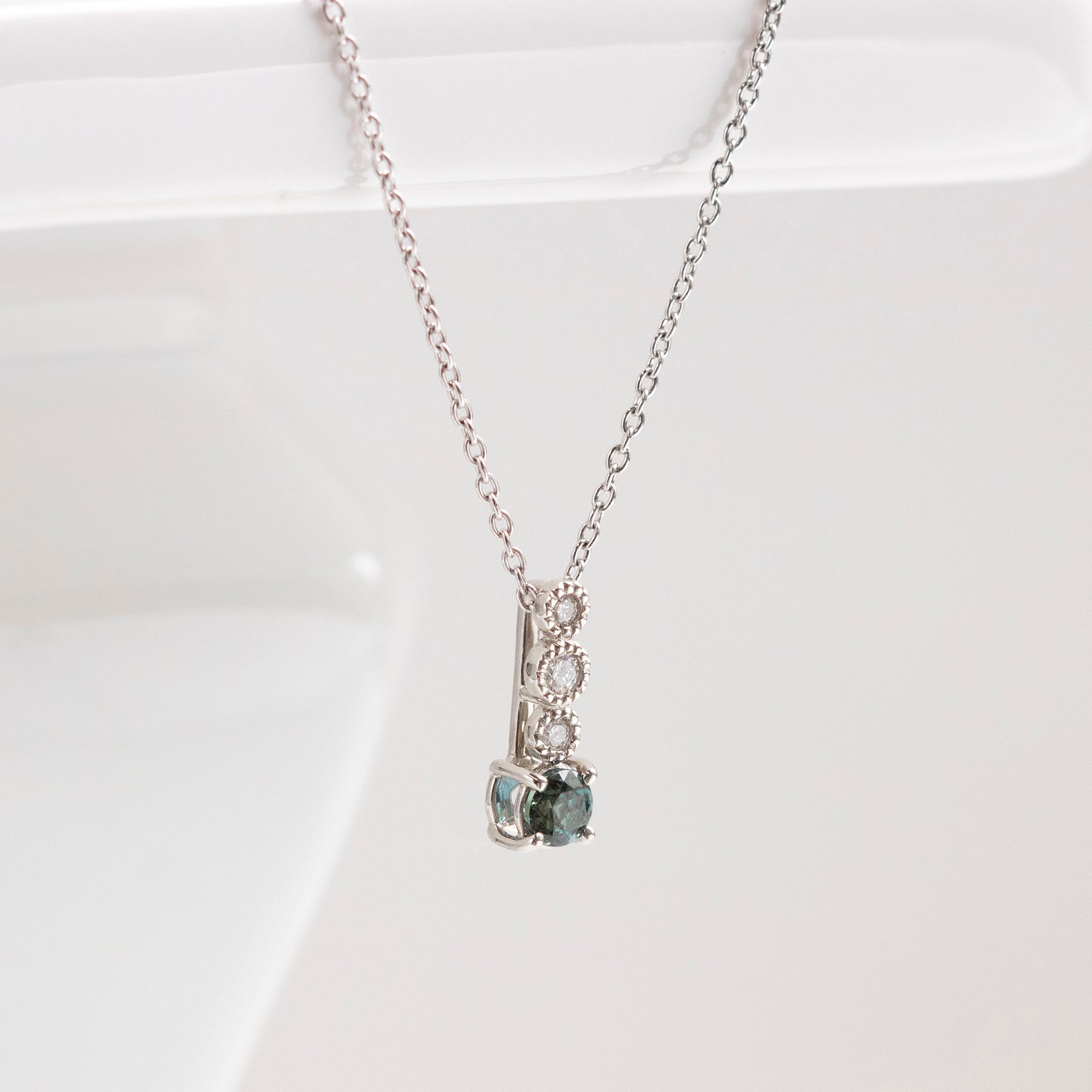 【限定1点】アレキンサンドライト/ダイヤモンド プラチナネックレス(ミル打ち風/6月誕生石/鑑別書付き)《25T10169》