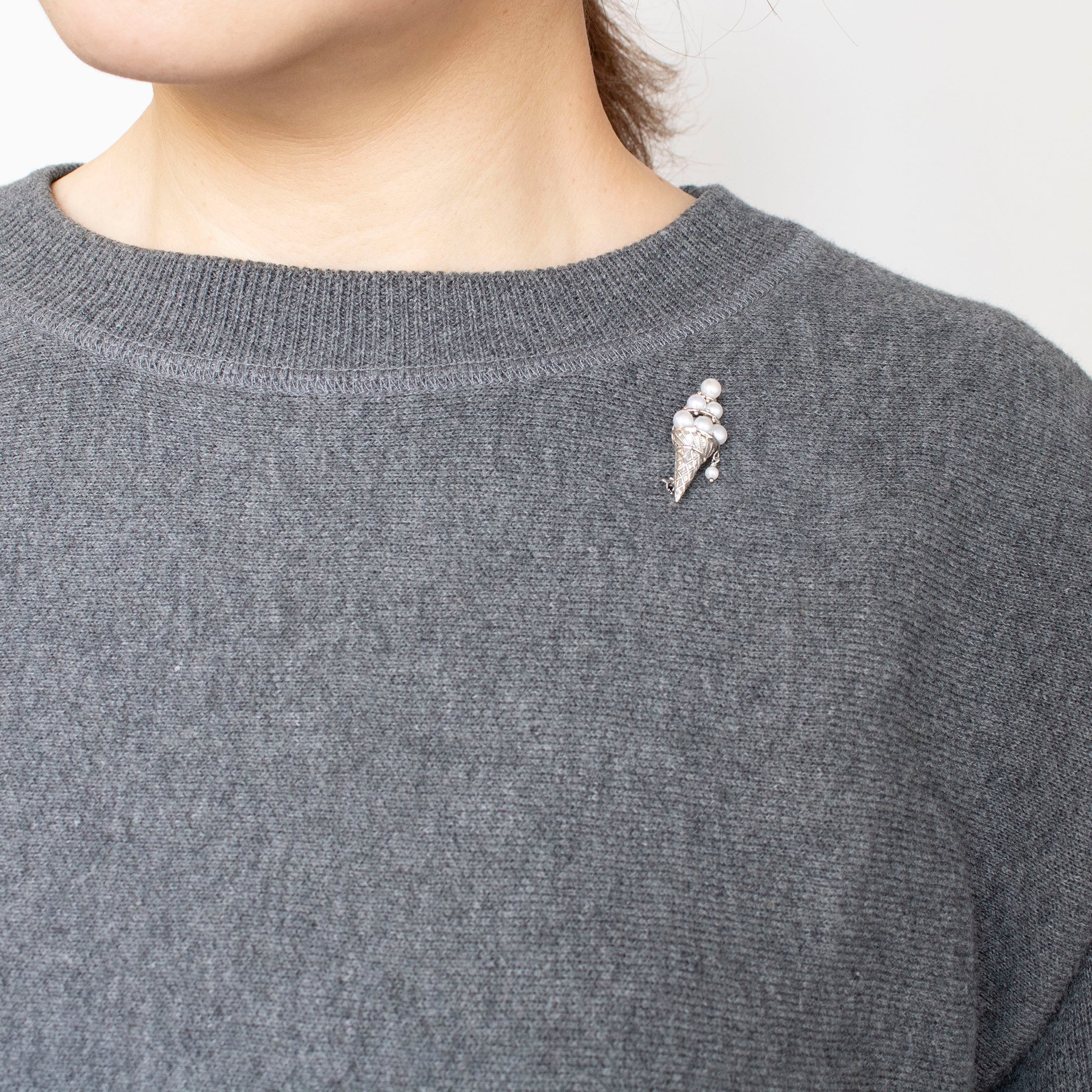 パール シルバーブローチ兼ペンダントトップ(淡水真珠/ソフトクリームモチーフ/6月誕生石)《25T10179》