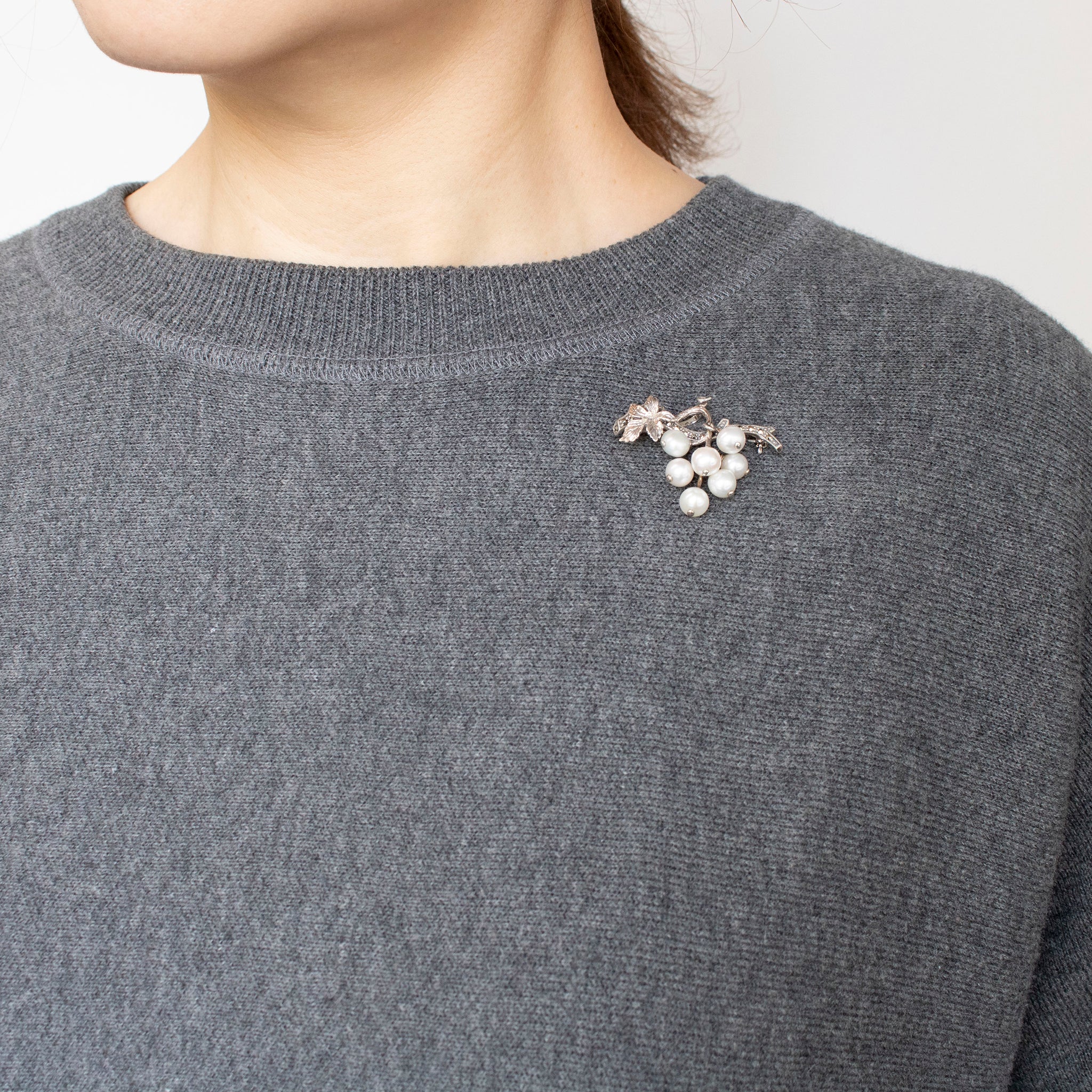 パール/マルカジット シルバーブローチ兼ペンダントトップ(淡水真珠/ブドウモチーフ/6月誕生石)《25T10181》