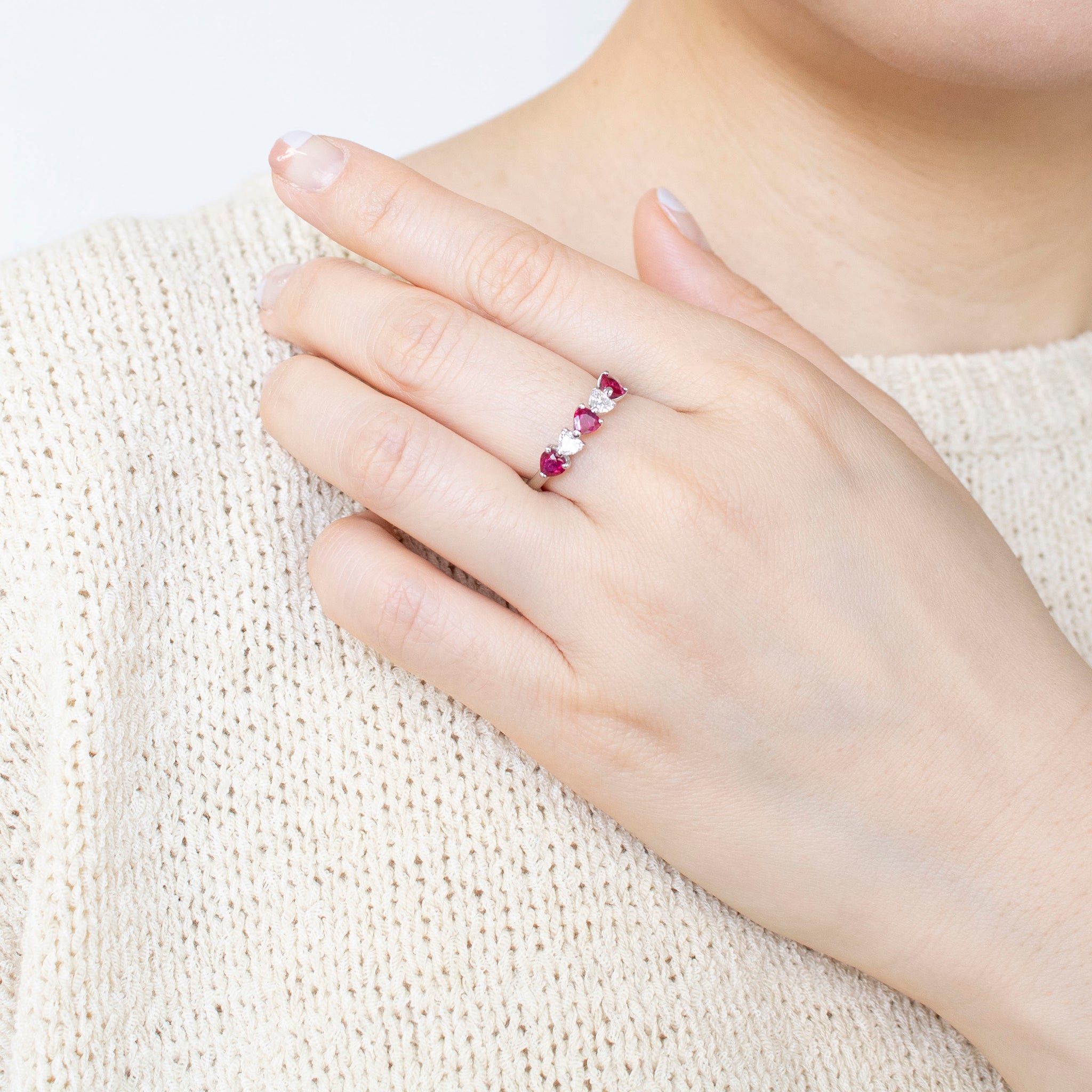 【限定1点】ルビー/ダイヤモンド プラチナリング(ハートシェイプ/7月誕生石/鑑別書付)《25T10185》