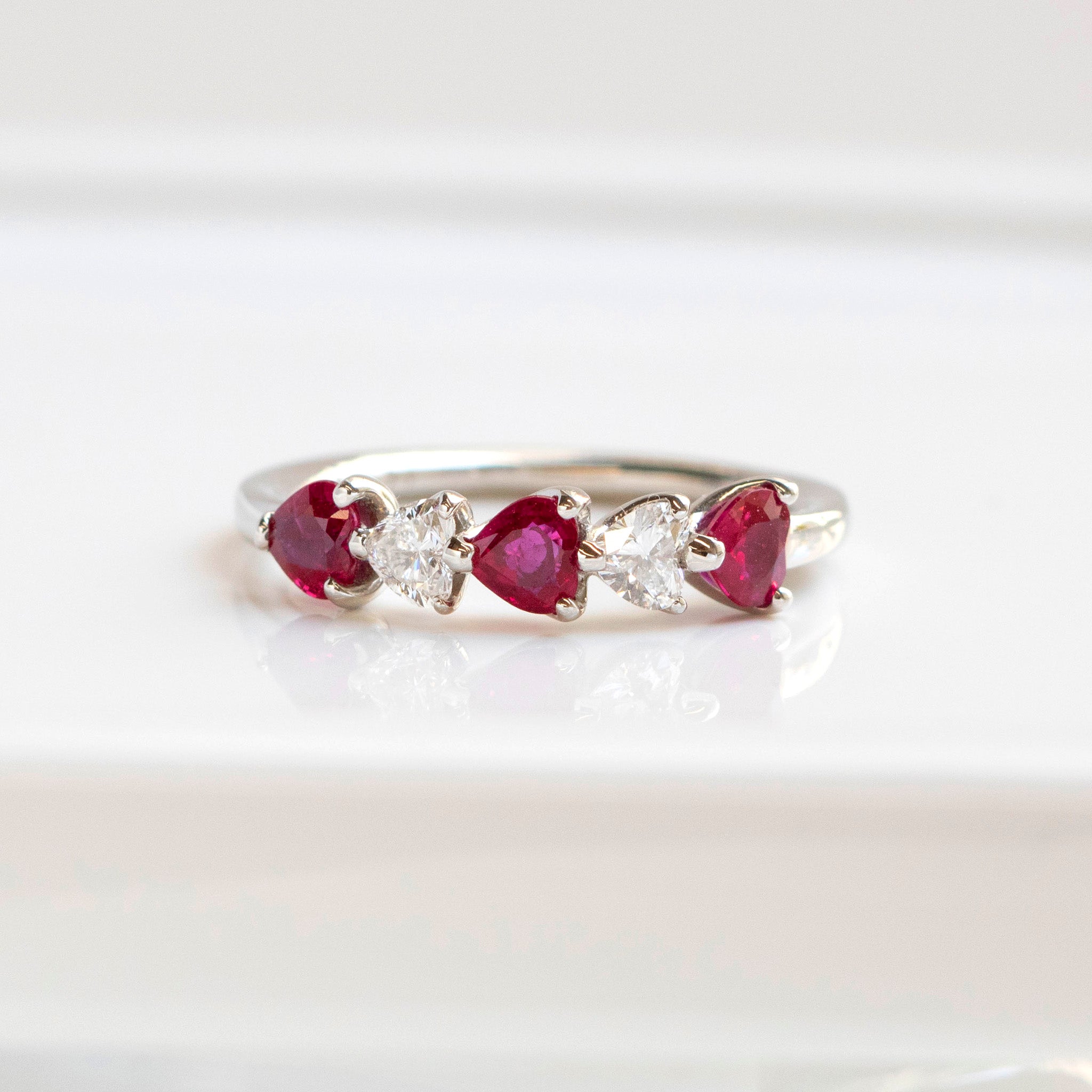 【限定数1】ルビー/ダイヤモンド プラチナリング(ハートシェイプ/7月誕生石/鑑別書付)《25T10185》