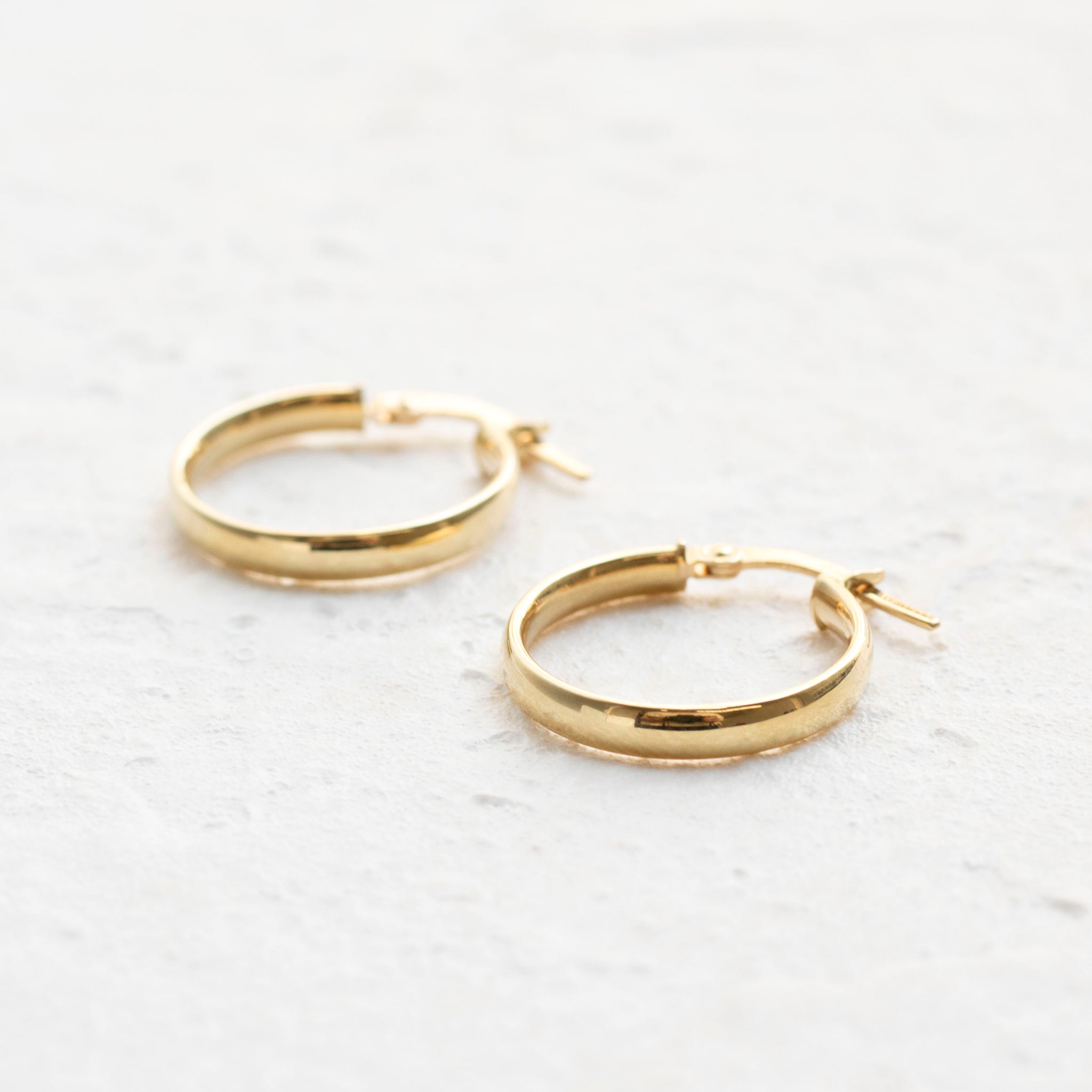 K18ピアス(フープ/イタリア製)《25T10191》