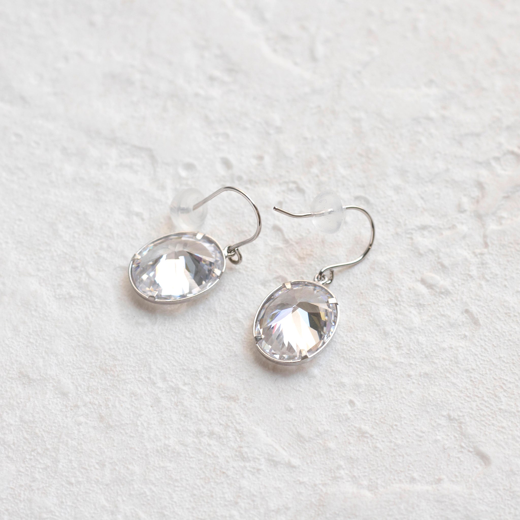 キュービックジルコニア K10ピアス(ダイヤ換算計6.0カラット相当/オーバルカット)《25T10196》