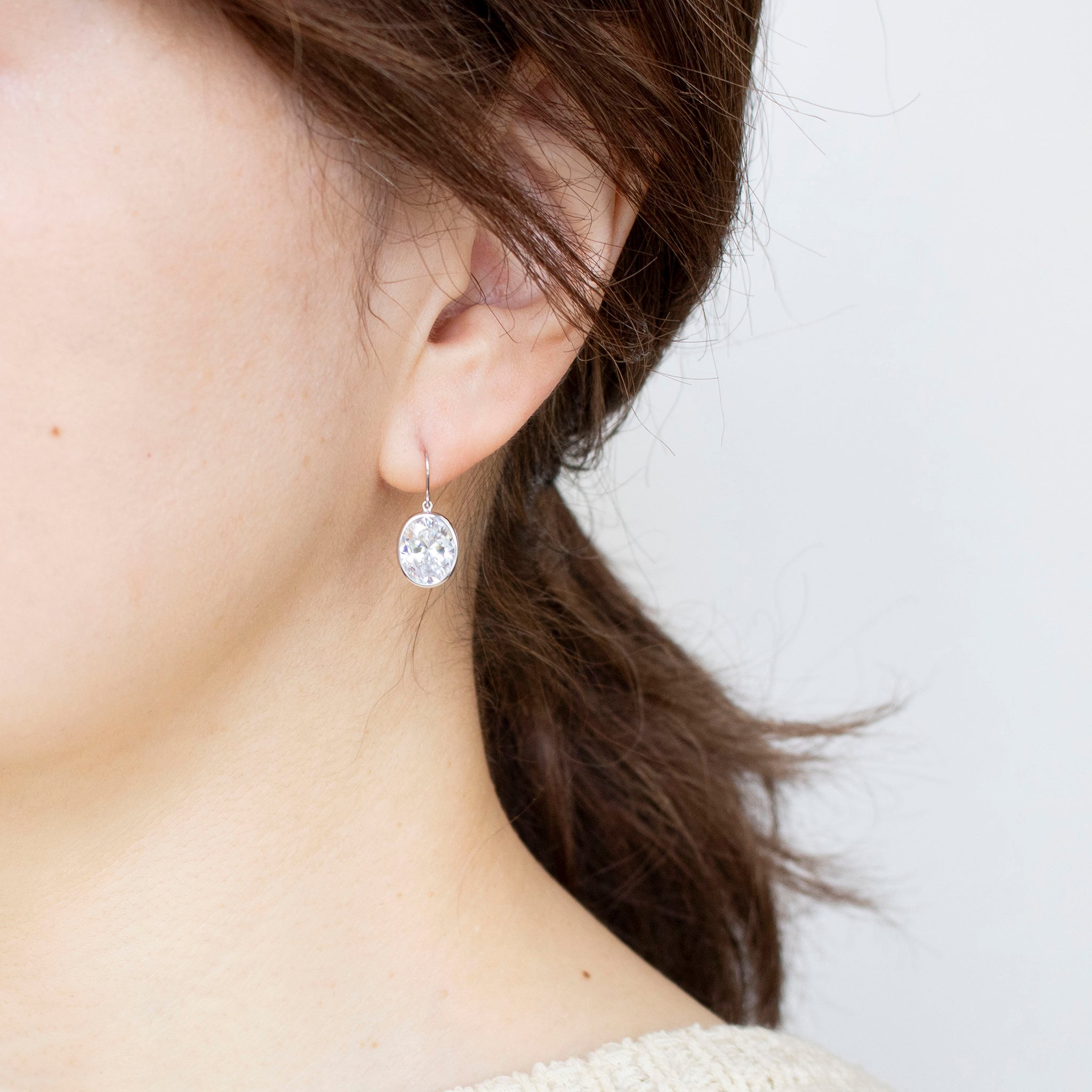 キュービックジルコニア K10ピアス(ダイヤ換算計6.0カラット相当/オーバルカット)《25T10196》