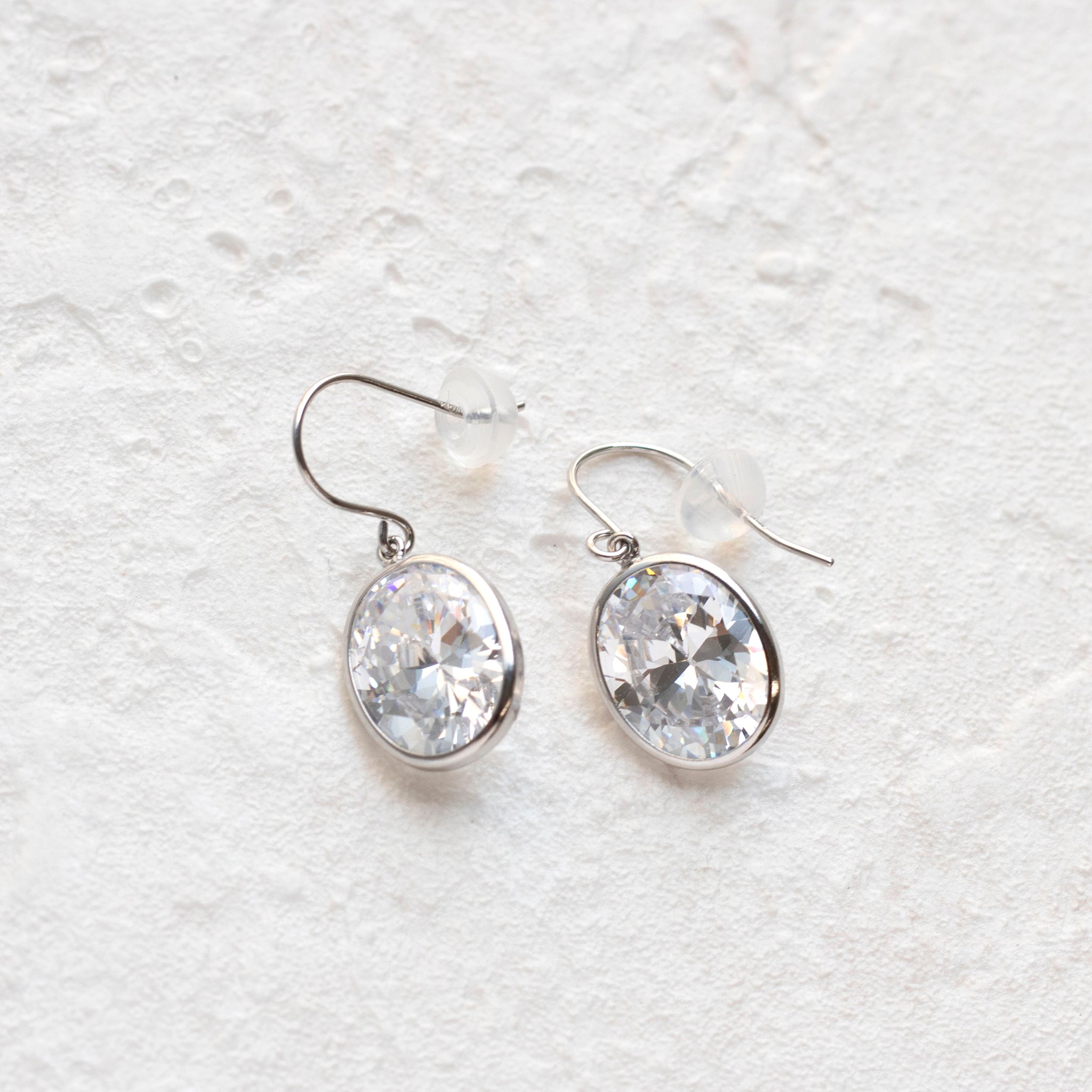 キュービックジルコニア K10ピアス(ダイヤ換算計6.0カラット相当/オーバルカット)《25T10196》