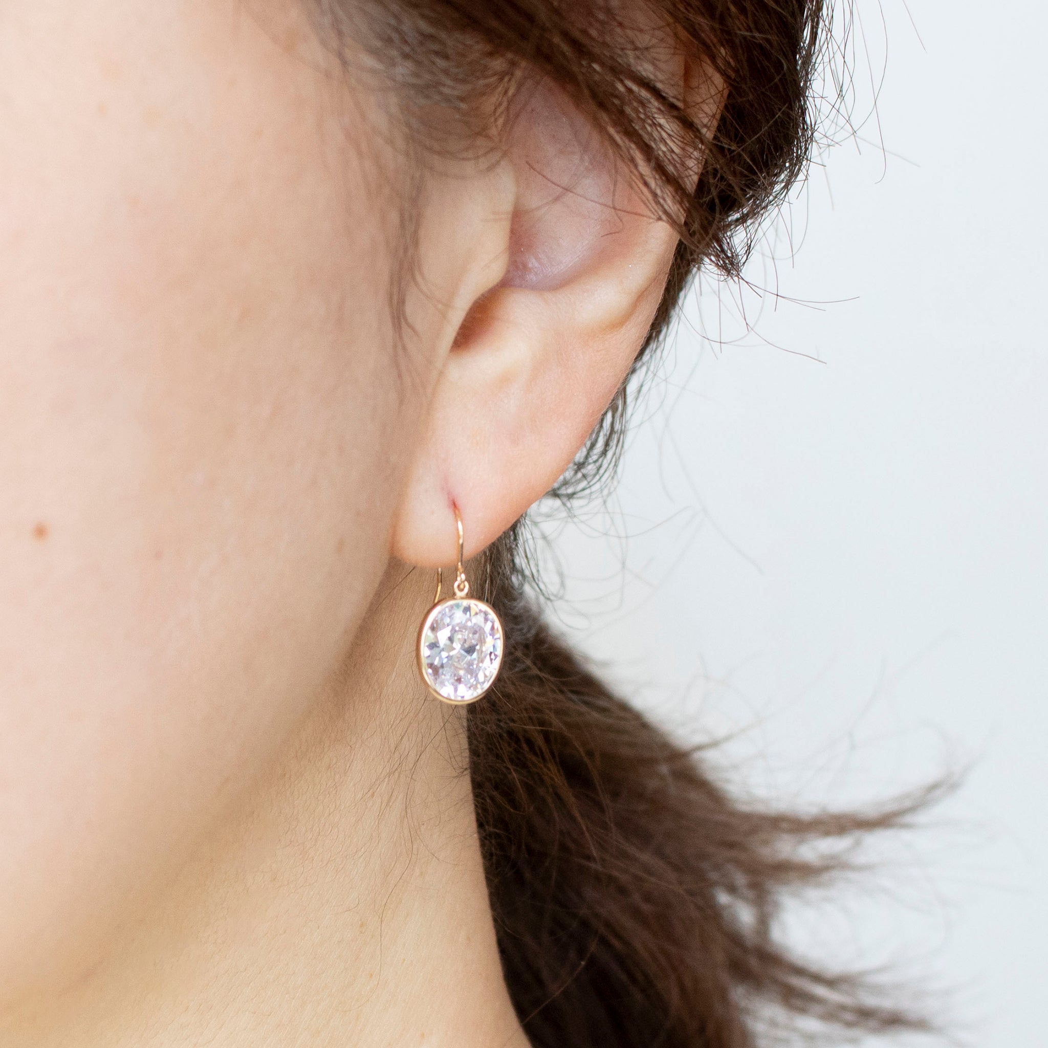 キュービックジルコニア K10ピアス(ダイヤ換算計6.0カラット相当/オーバルカット)《25T10197》