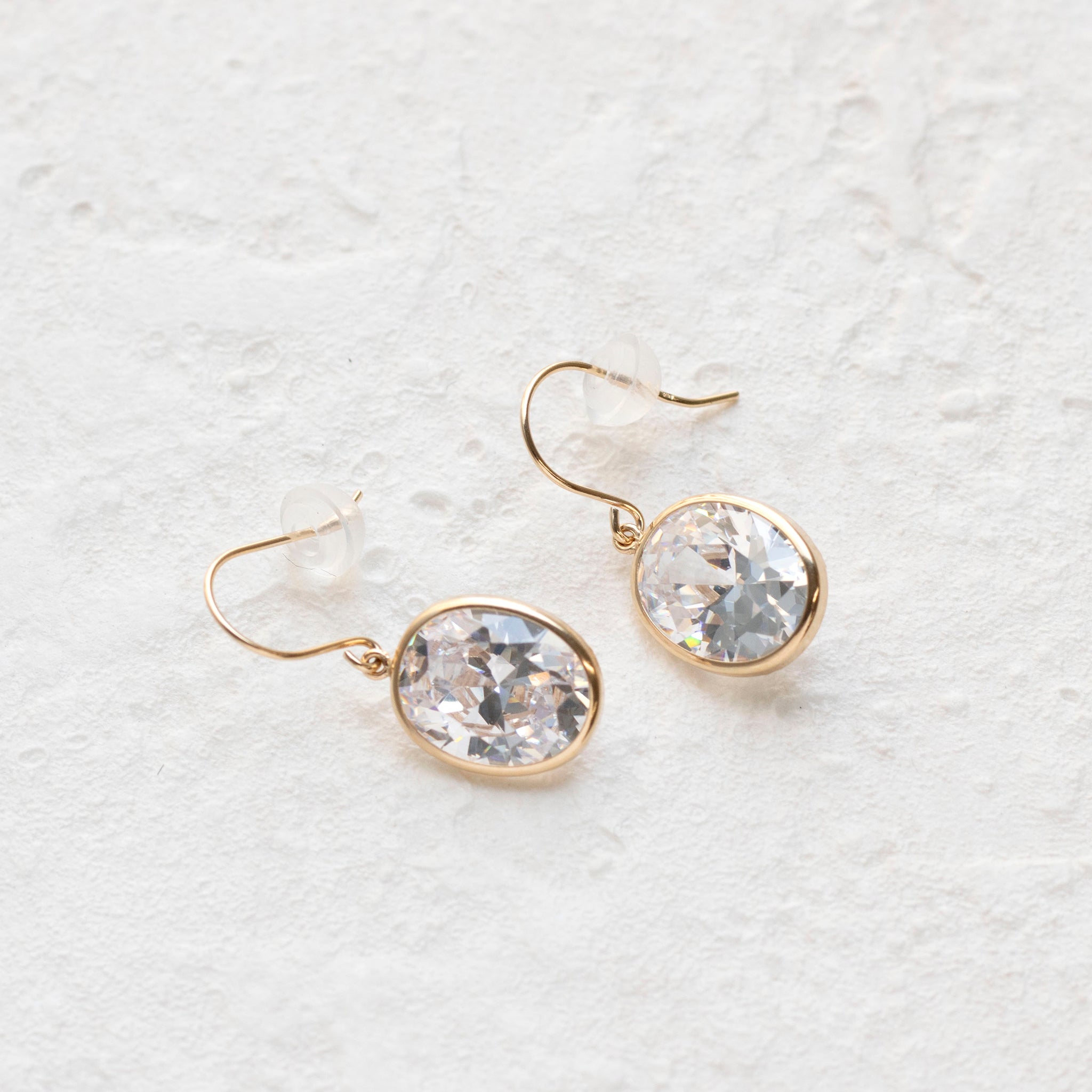 キュービックジルコニア K10ピアス(ダイヤ換算計6.0カラット相当/オーバルカット)《25T10197》