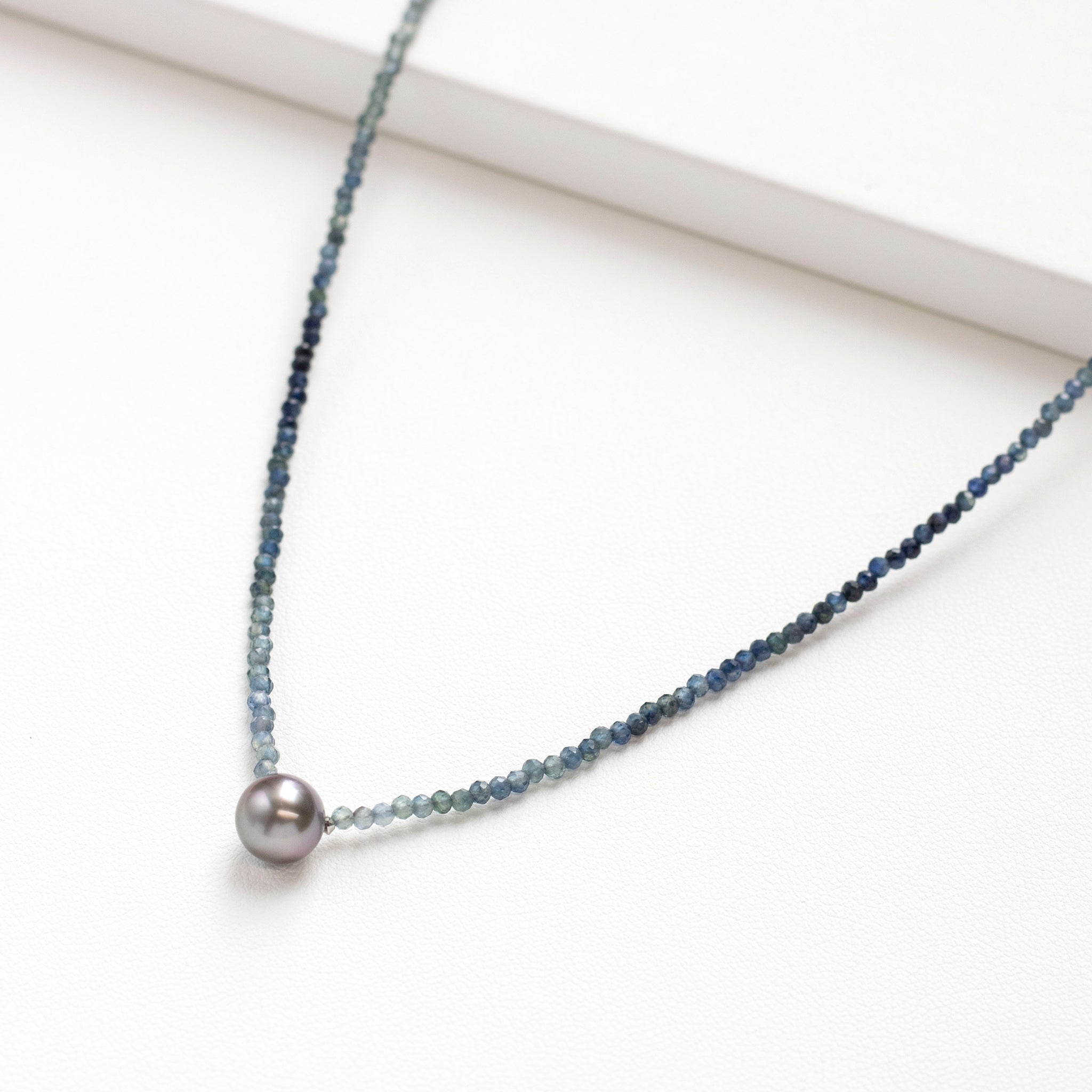 パール/サファイア ネックレス(黒蝶真珠/約7mm)《25T10222》