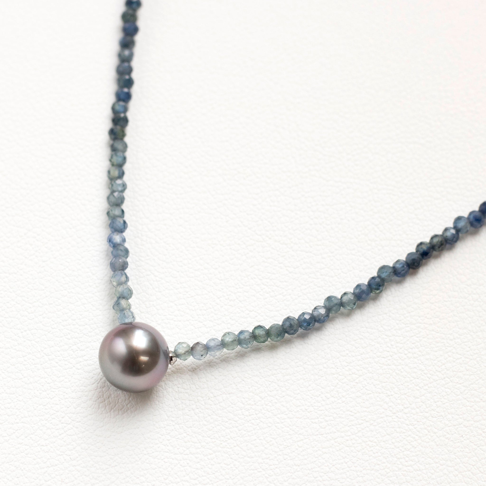 パール/サファイア ネックレス(黒蝶真珠/約7mm)《25T10222》