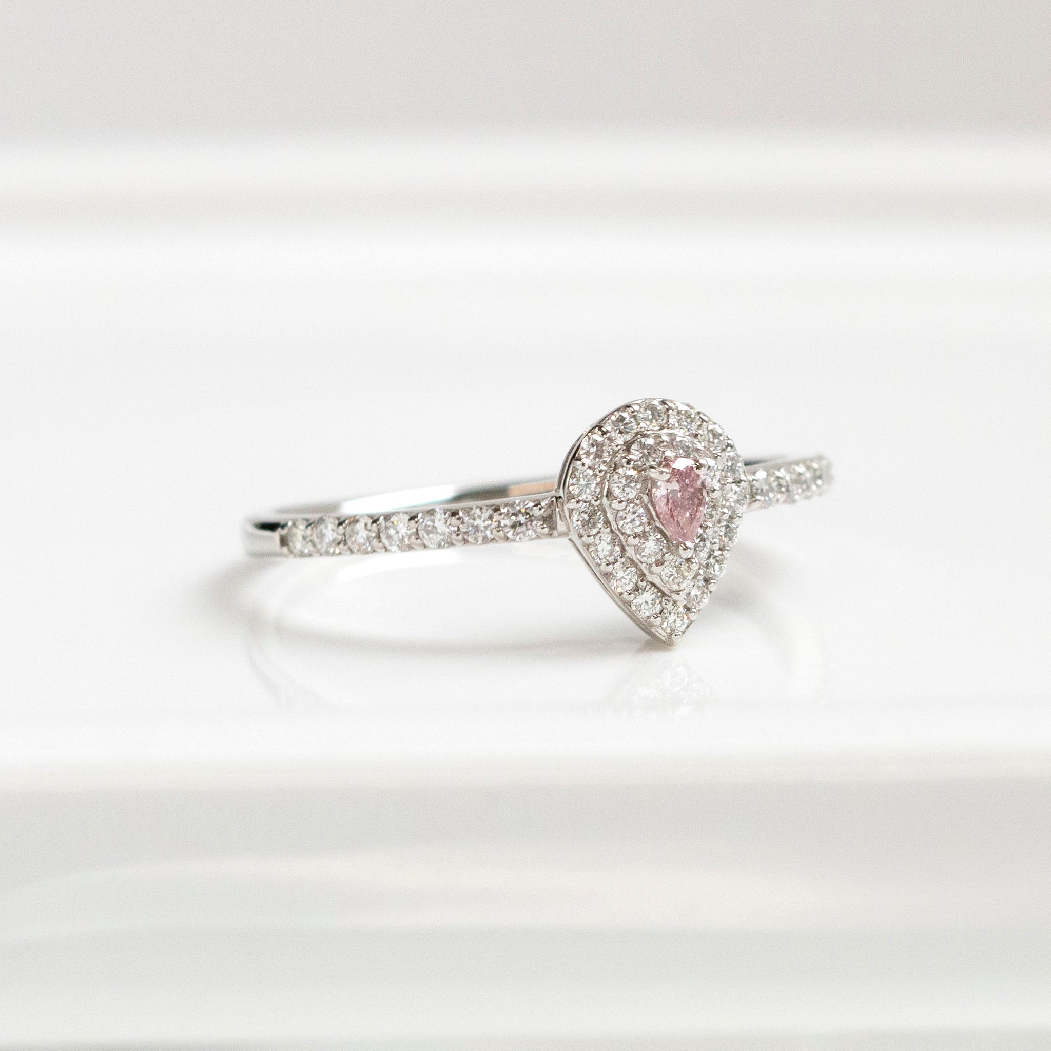 【限定数3】ピンクダイヤモンド/ダイヤモンド プラチナリング(0.03カラット/ファンシーインテンスピンク/SIクラス/グレーディングレポート付)《25T10233》