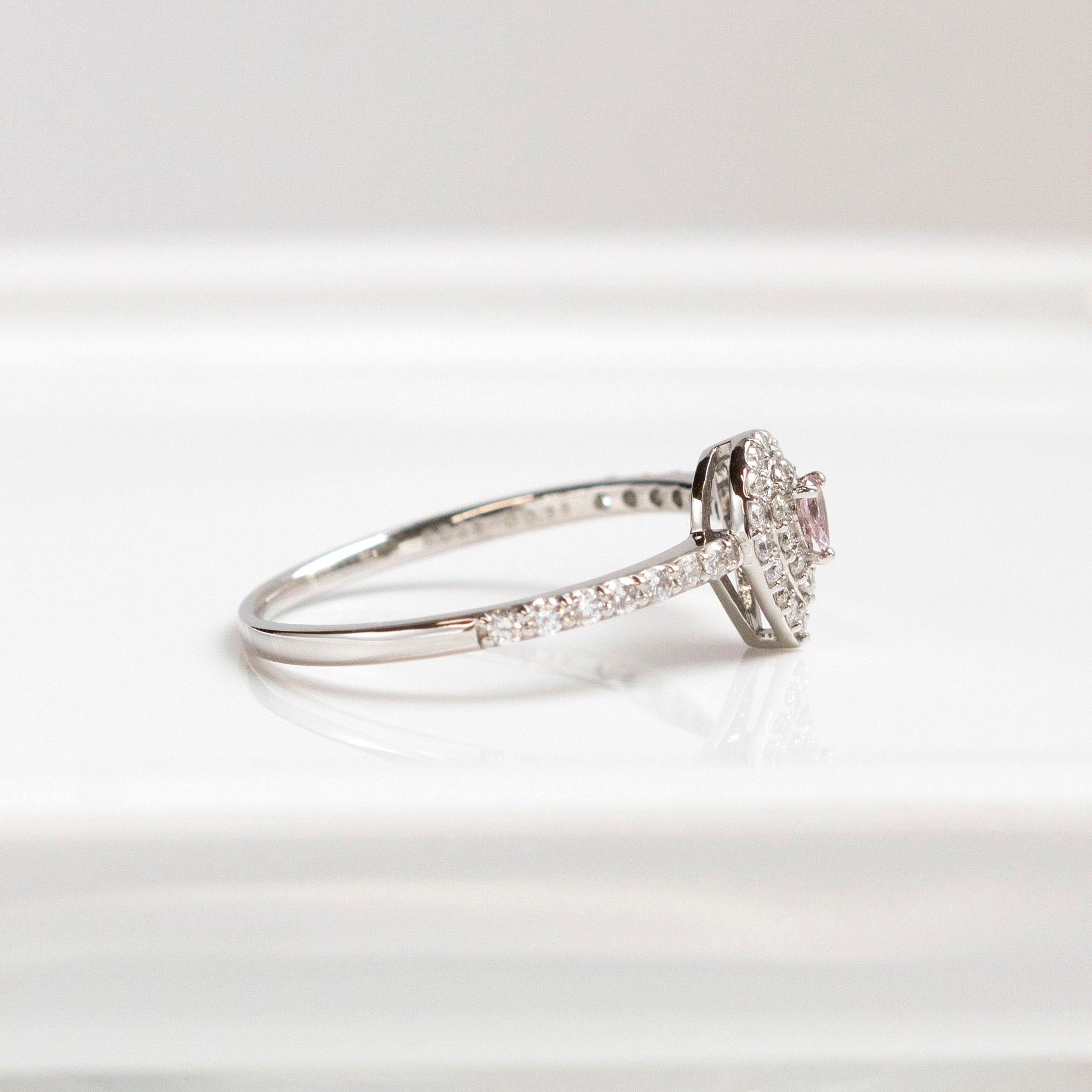 【限定数3】ピンクダイヤモンド/ダイヤモンド プラチナリング(0.03カラット/ファンシーインテンスピンク/SIクラス/グレーディングレポート付)《25T10233》