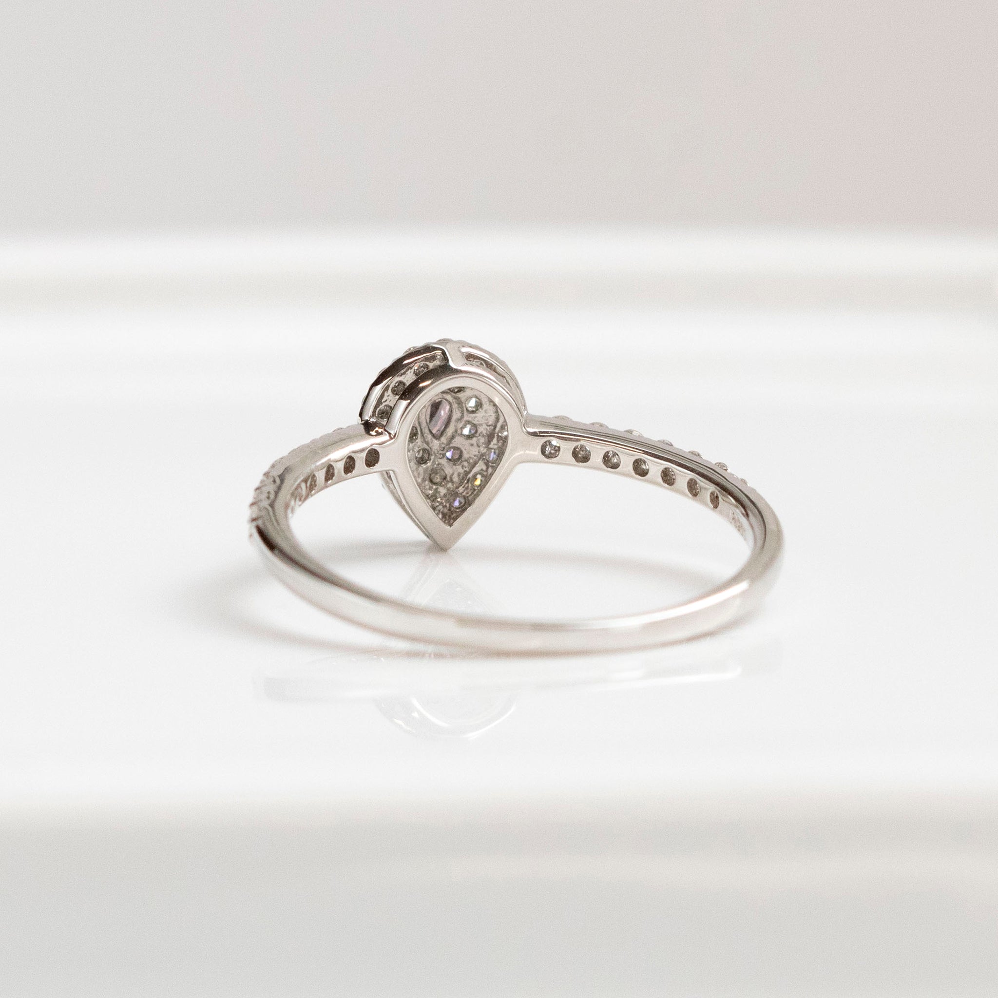 【限定数3】ピンクダイヤモンド/ダイヤモンド プラチナリング(0.03カラット/ファンシーインテンスピンク/SIクラス/グレーディングレポート付)《25T10233》