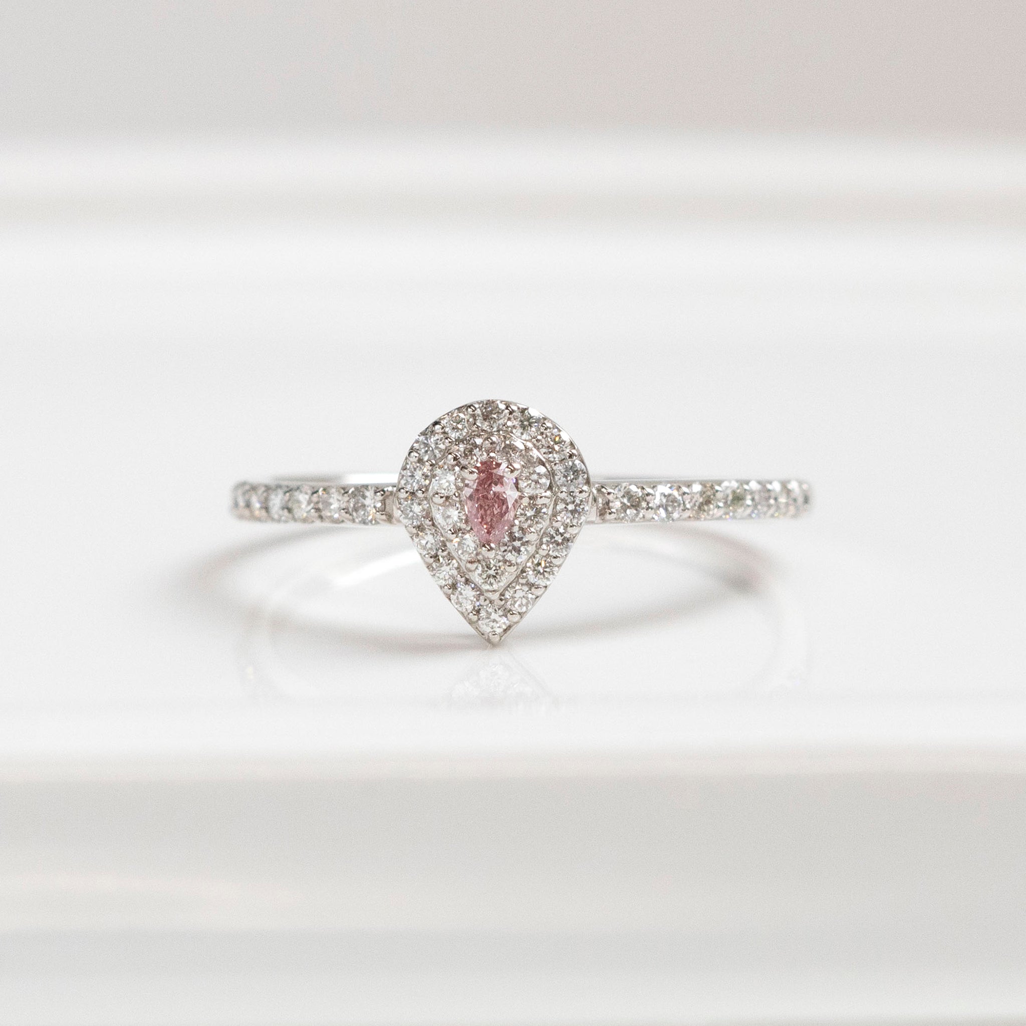 【限定数3】ピンクダイヤモンド/ダイヤモンド プラチナリング(0.03カラット/ファンシーインテンスピンク/SIクラス/グレーディングレポート付)《25T10233》