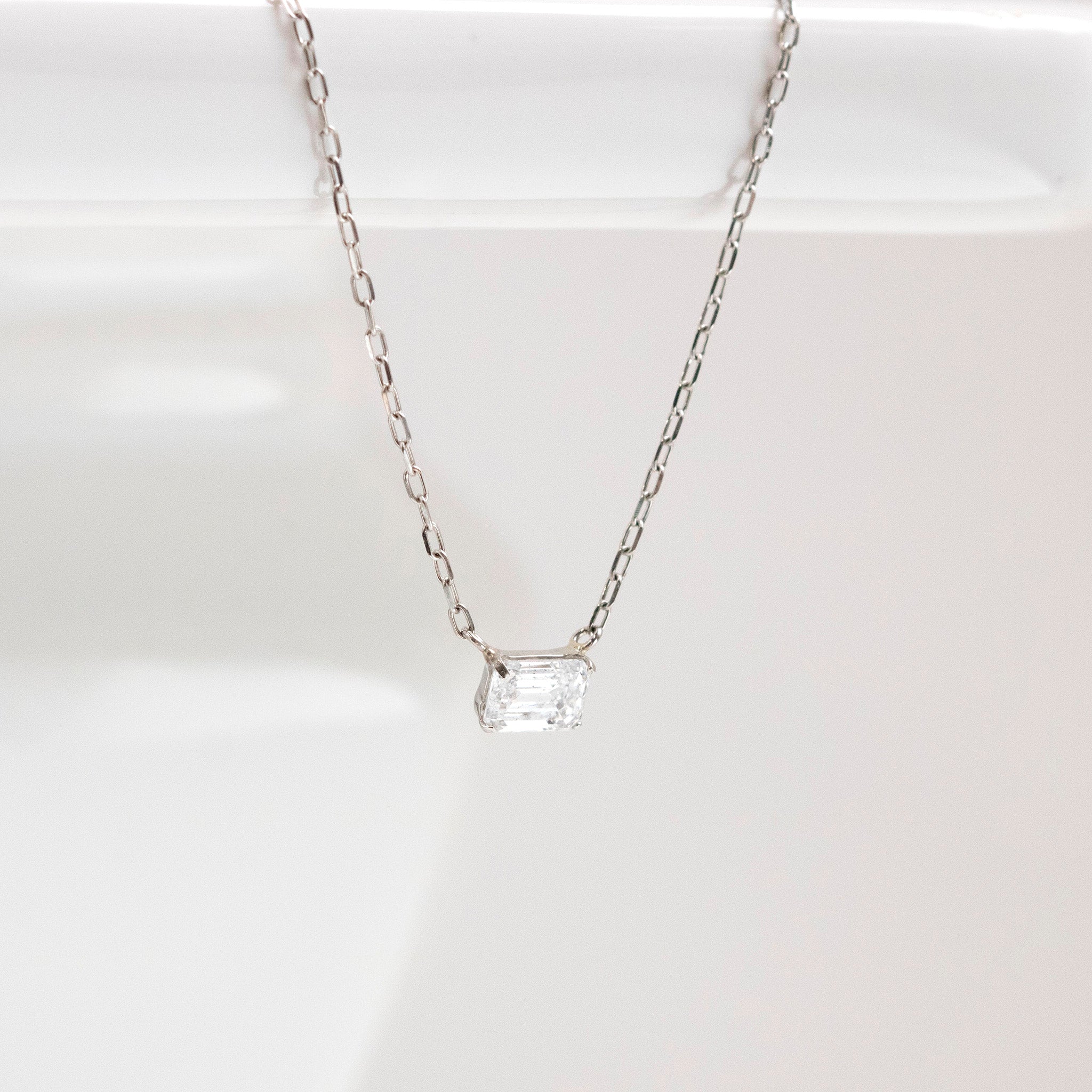 【限定数1】ダイヤモンド プラチナネックレス(0.314カラット/Dカラー/SI2/エメラルドカット/グレーディングレポート付)《25T10234》