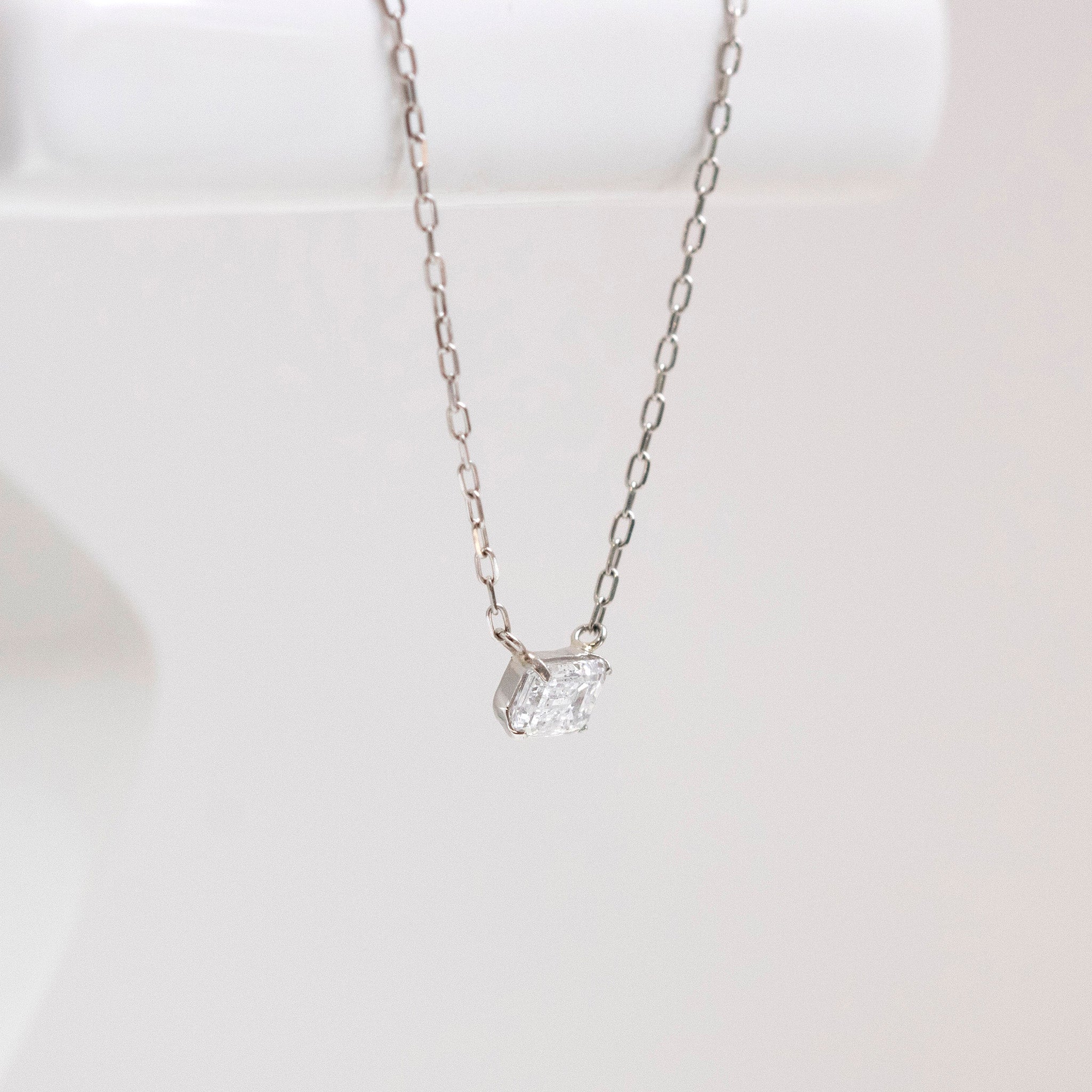 【限定数1】ダイヤモンド プラチナネックレス(0.314カラット/Dカラー/SI2/エメラルドカット/グレーディングレポート付)《25T10234》