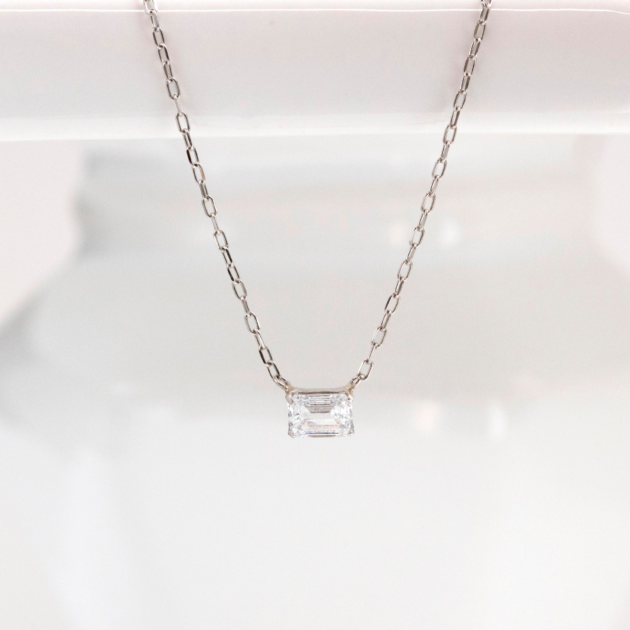 【限定数1】ダイヤモンド プラチナネックレス(0.314カラット/Dカラー/SI2/エメラルドカット/グレーディングレポート付)《25T10234》