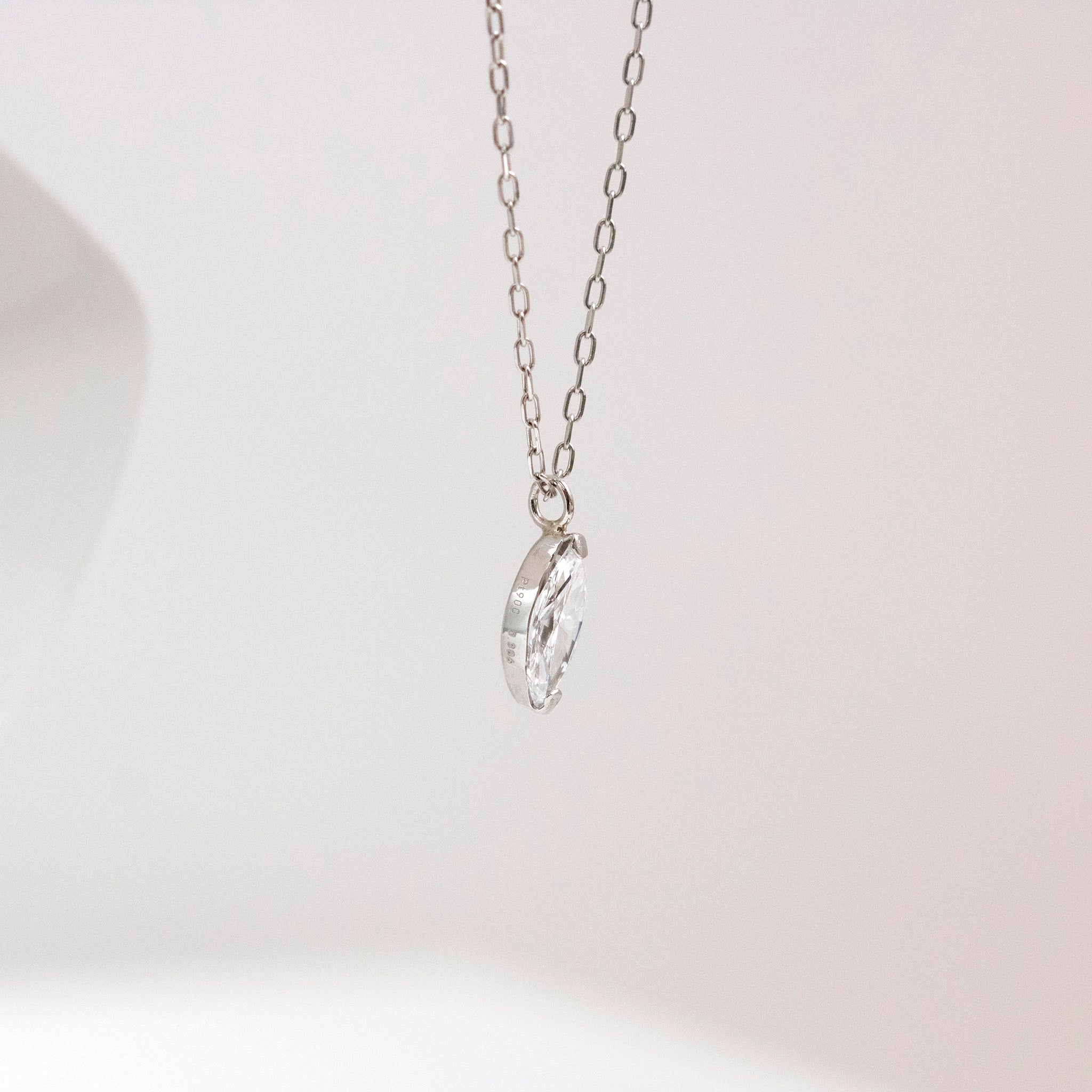 【限定数1】ダイヤモンド プラチナネックレス(0.306カラット/Dカラー/SI1/マーキス/グレーディングレポート付)《25T10235》