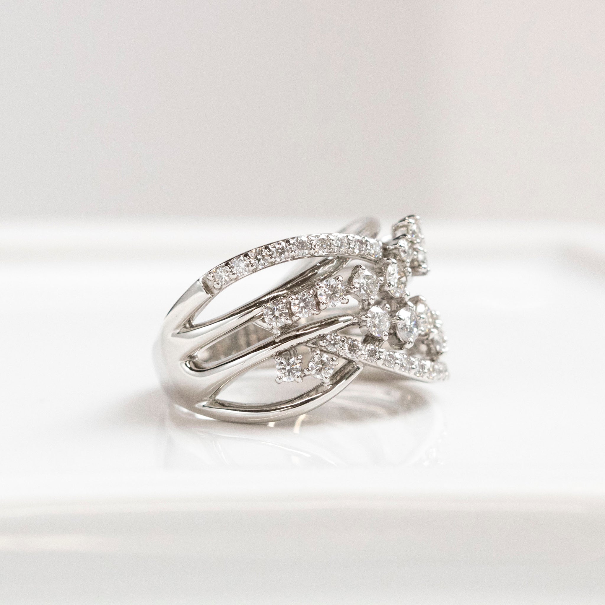 【限定数1】ダイヤモンド プラチナリング(計1.00カラット/鑑別書付/4月誕生石)《25T10236》