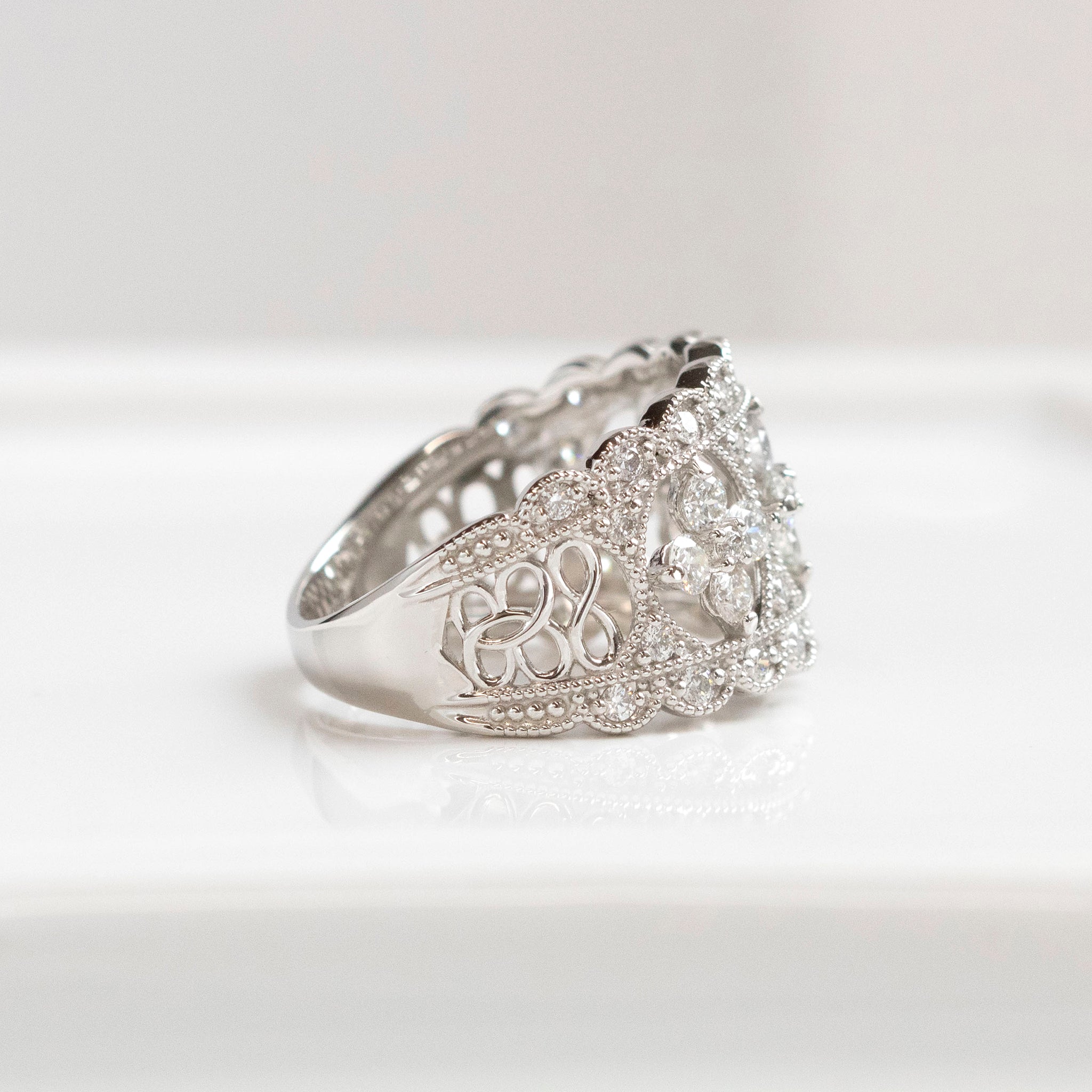 【限定数1】ダイヤモンド プラチナリング(計1.00カラット/鑑別書付/4月誕生石)《25T10237》