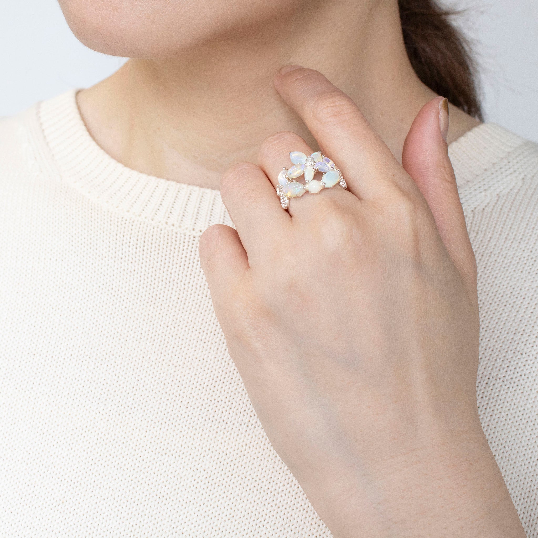 【限定数8】オパール/ホワイトトパーズ シルバーリング(フラワーモチーフ/10月誕生石)《25T10241》